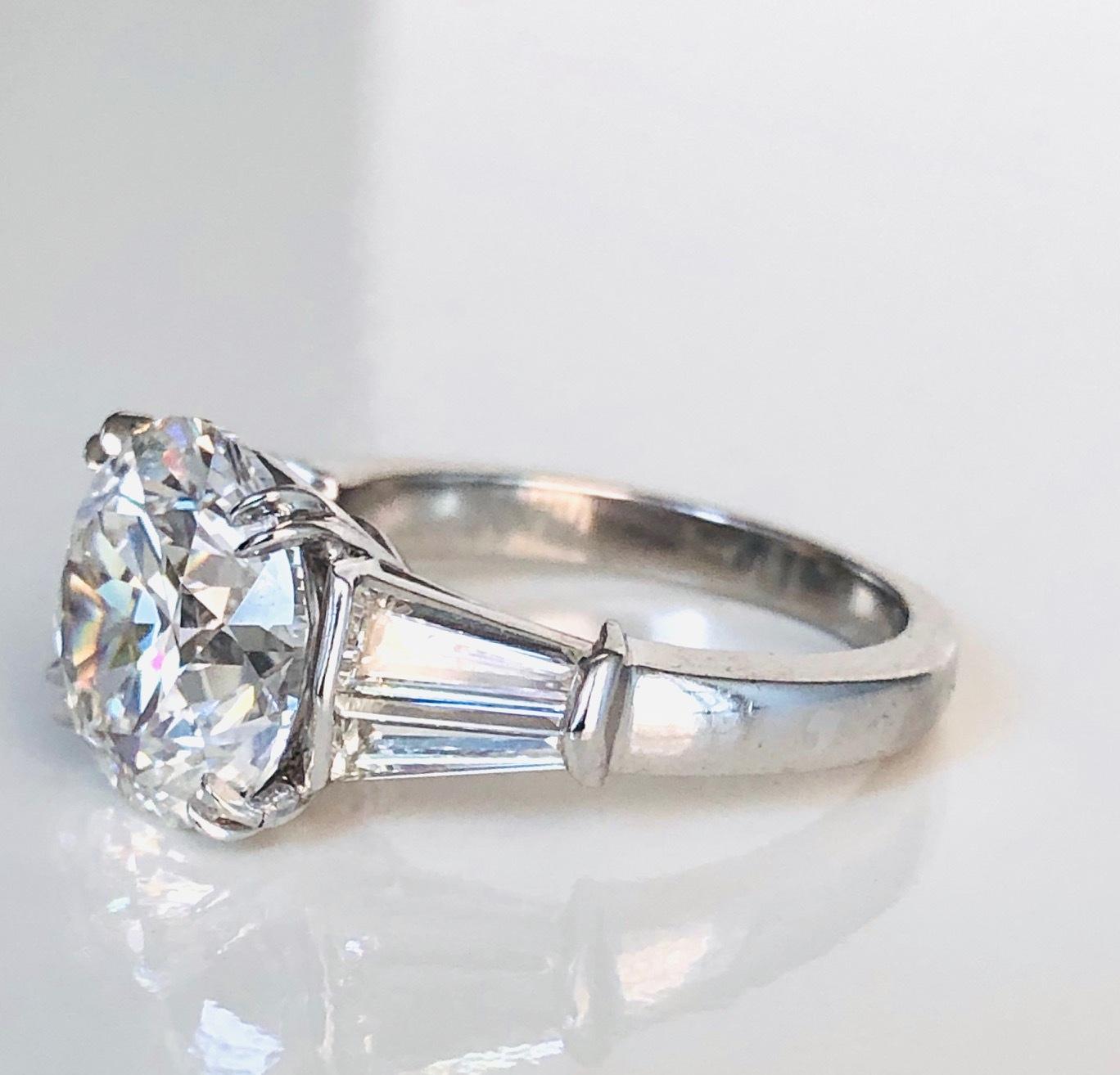 Contemporary Handmade Platinum Round Diamond Engagement Ring, 5.02 Carat EVS1-GIA For Sale