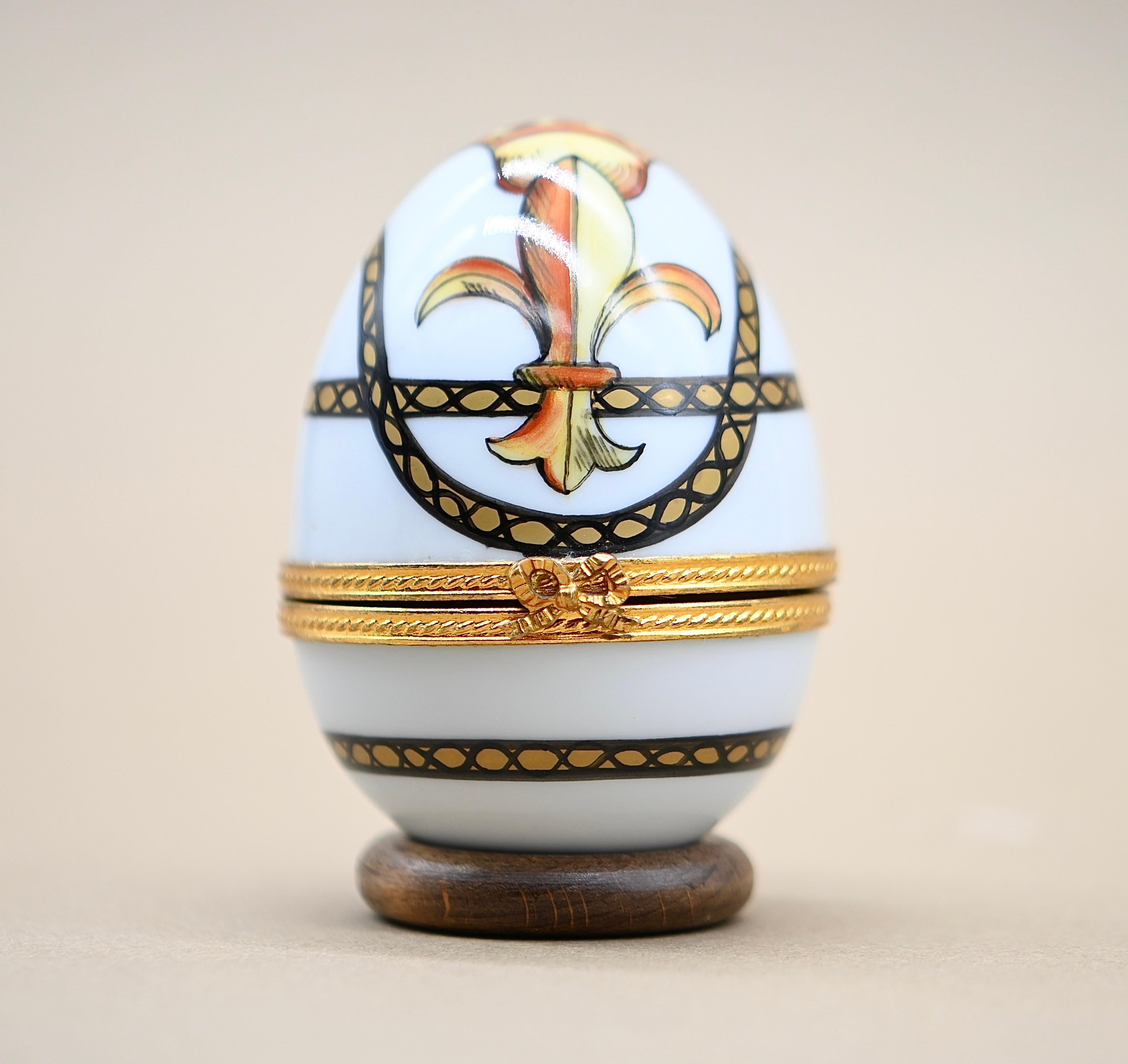 Handmade Porcelain Egg Clock For Sale 6