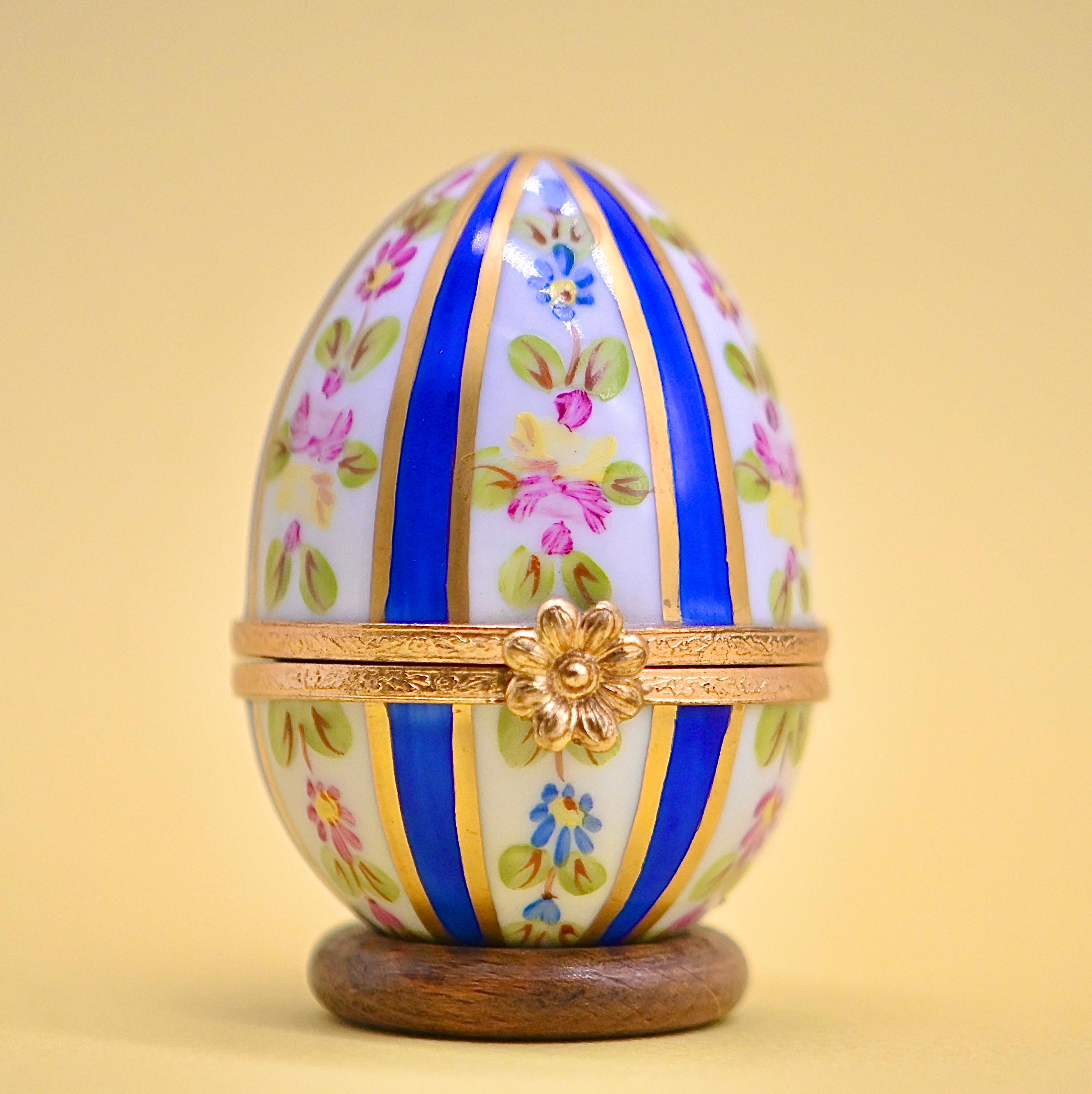 egg shaped clock