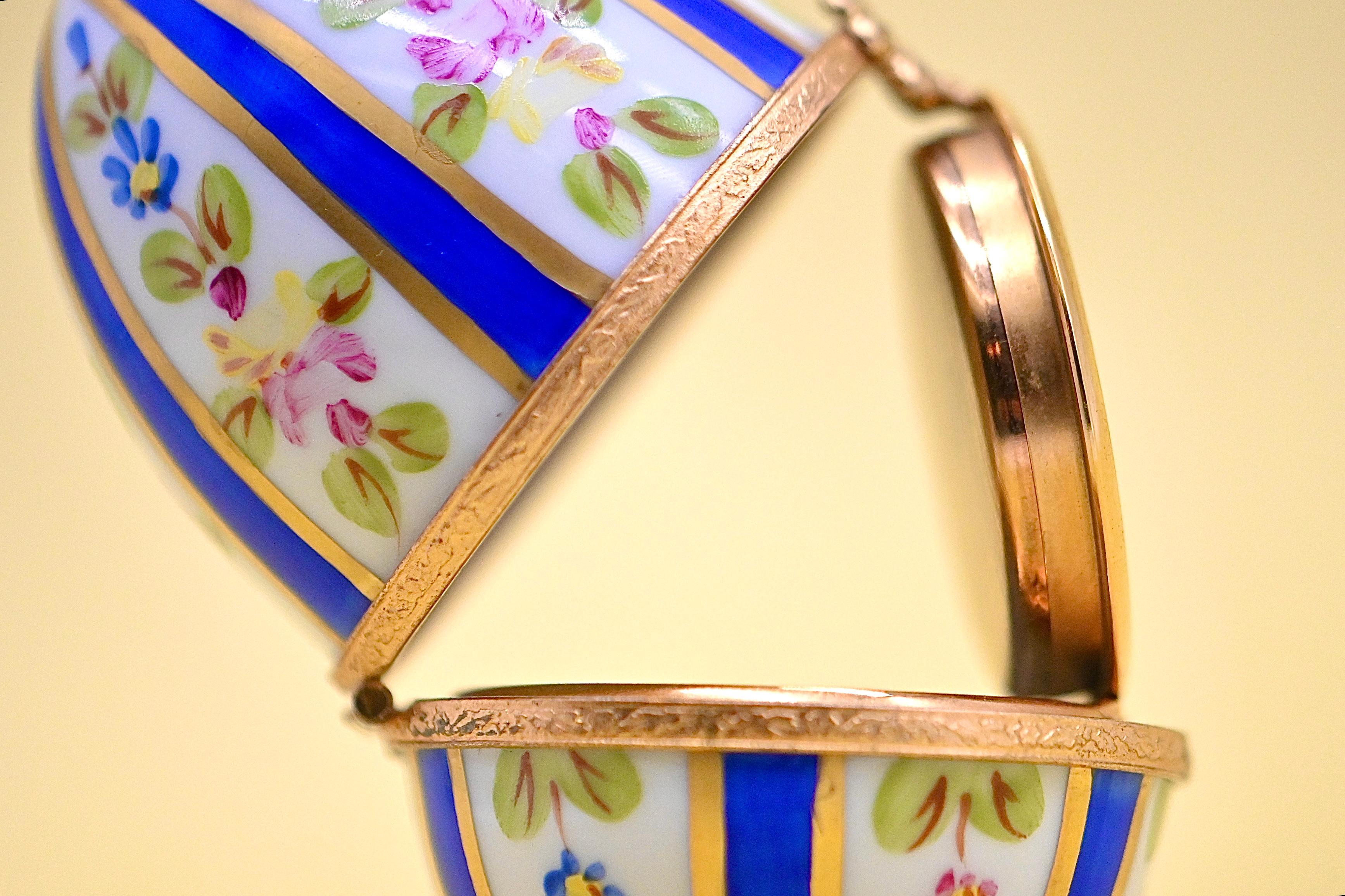 Artisan handmade porcelain egg-shaped clock For Sale