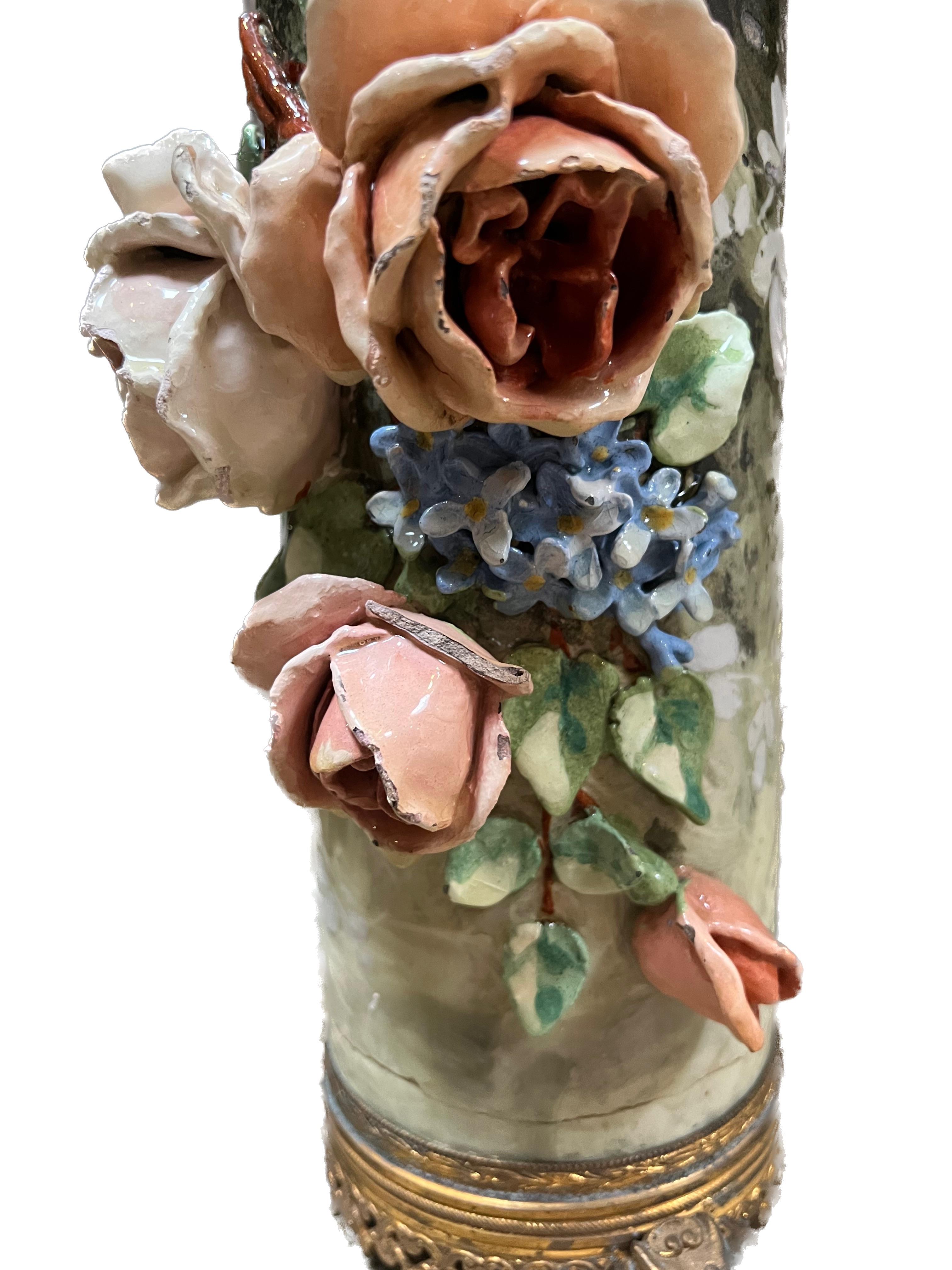 Vase majolique française en porcelaine fabriqué à la main Bon état - En vente à Dallas, TX