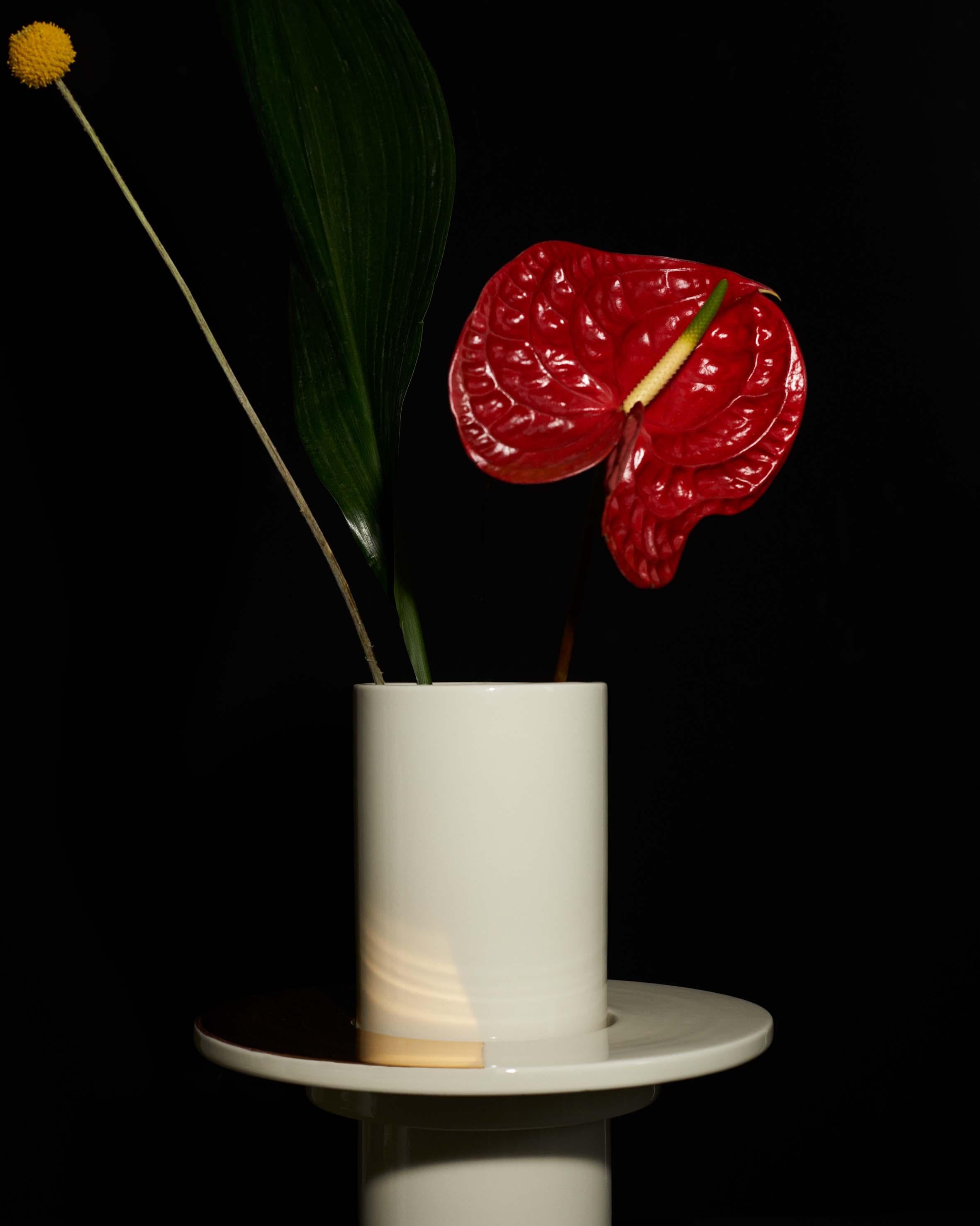 Handmade Porcelain Modular Vase, Ring with 24-Karat Gold, Contemporary In New Condition For Sale In Zurich, CH