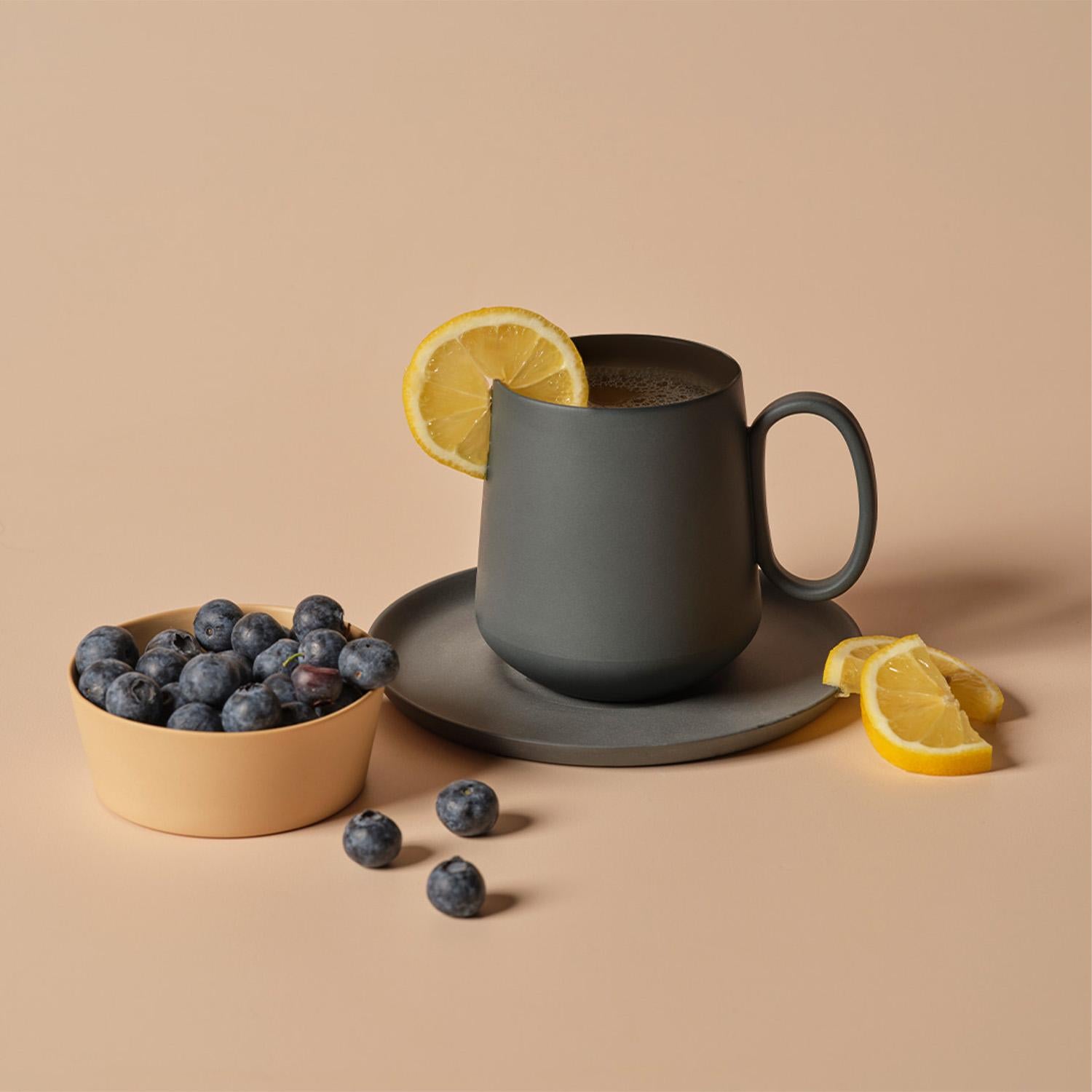 Les tasses méticuleusement fabriquées à la main par Esma Dereboy se distinguent par leurs designs ergonomiques et leurs apparences esthétiques, offrant une expérience particulière aux amateurs de café et de thé. Grâce à l'option Mix&Match, vous