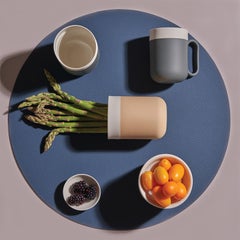 Tasse en porcelaine faite à la main par Esma Dereboy  - Ivoire noir, primé