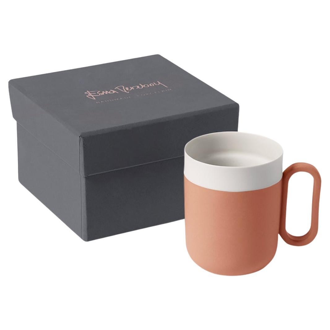 Taza de porcelana hecha a mano por Esma Dereboy  - Coral marfil, premiado