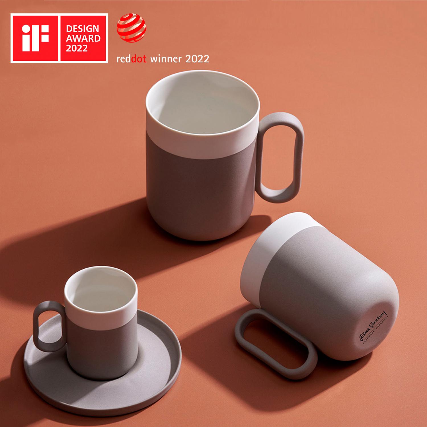 Las tazas de Esma Dereboy, meticulosamente elaboradas a mano, destacan por sus diseños ergonómicos y su aspecto estético, y ofrecen una experiencia especial. Con la opción Mix&Match, puedes personalizar tu propio juego con combinaciones