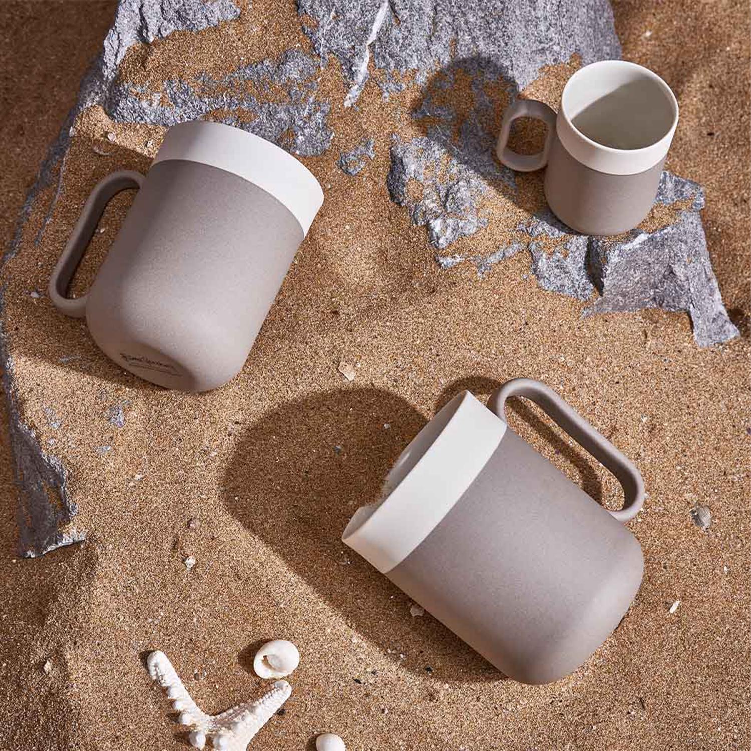 Taza de porcelana hecha a mano por Esma Dereboy  - Rock Ivory, Galardonado Glaseado en venta