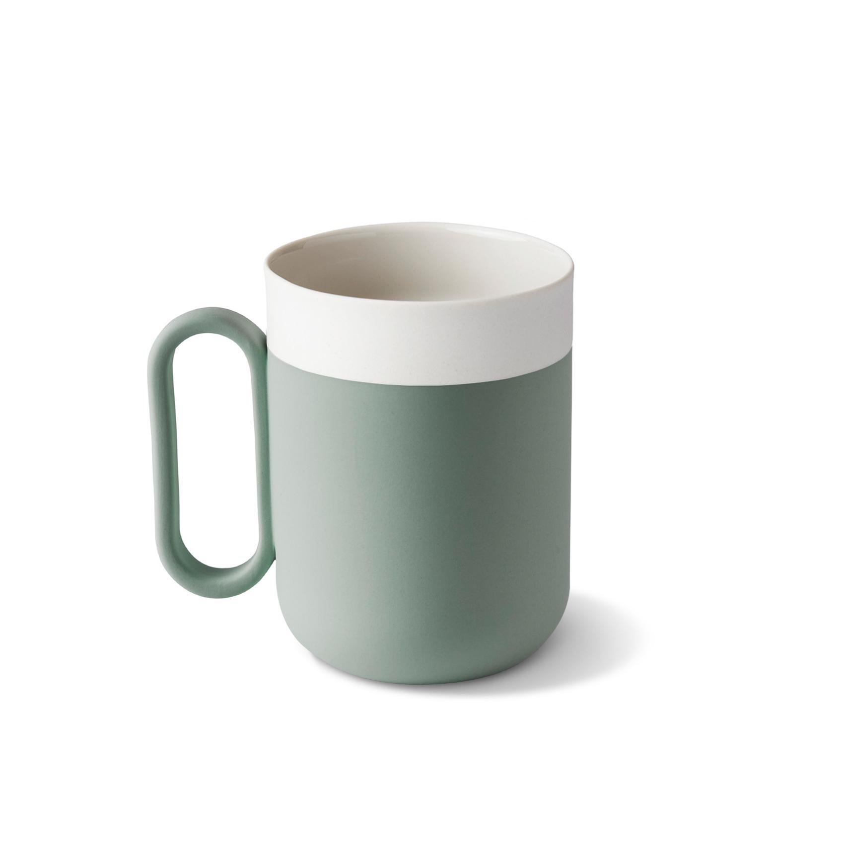 Die handgefertigten Tassen von Esma Dereboy bestechen durch ihr ergonomisches Design und ihre ästhetische Erscheinung und bieten ein besonderes Erlebnis. Mit der Mix&Match-Option können Sie Ihr eigenes Set mit anpassbaren Farb- und Formkombinationen