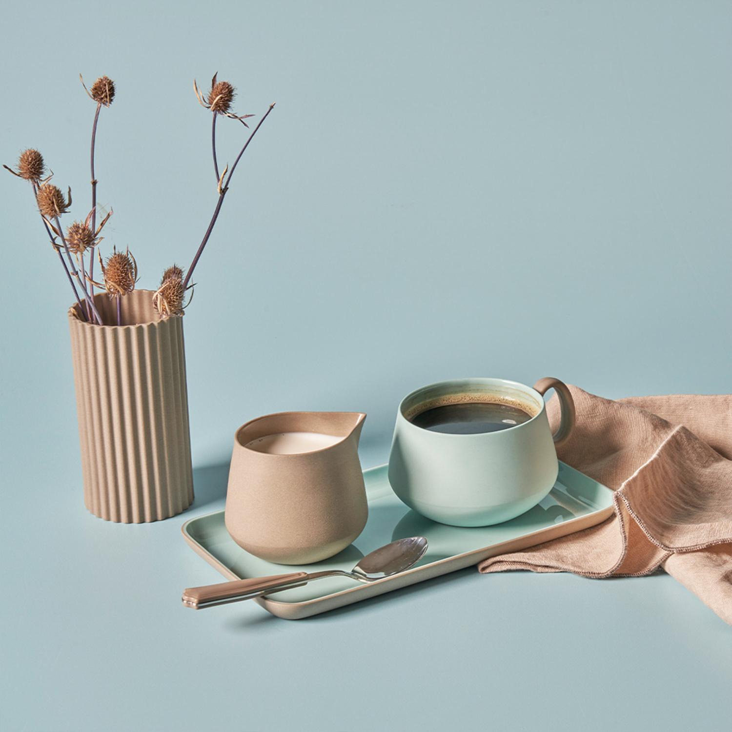 Handgefertigte Porzellan-Teekanne mit Untertasse, 2er-Set, Rock Aqua  Esma Dereboy Rohr (Arts and Crafts) im Angebot