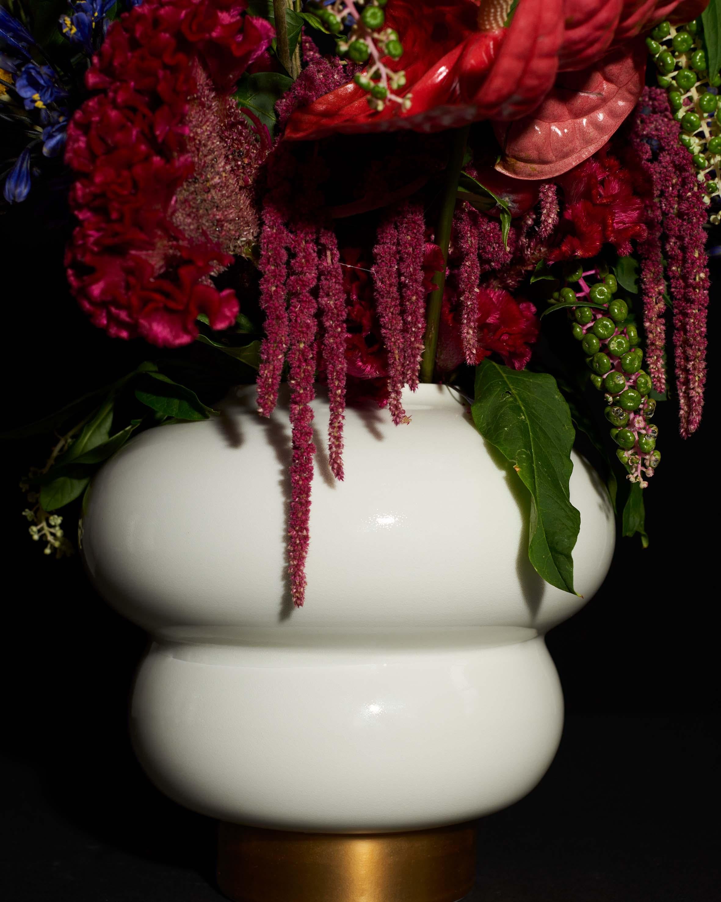 Handmade Porcelain Vase, 25-Karat Gold Base and Lid, Contemporary, Round For Sale 1