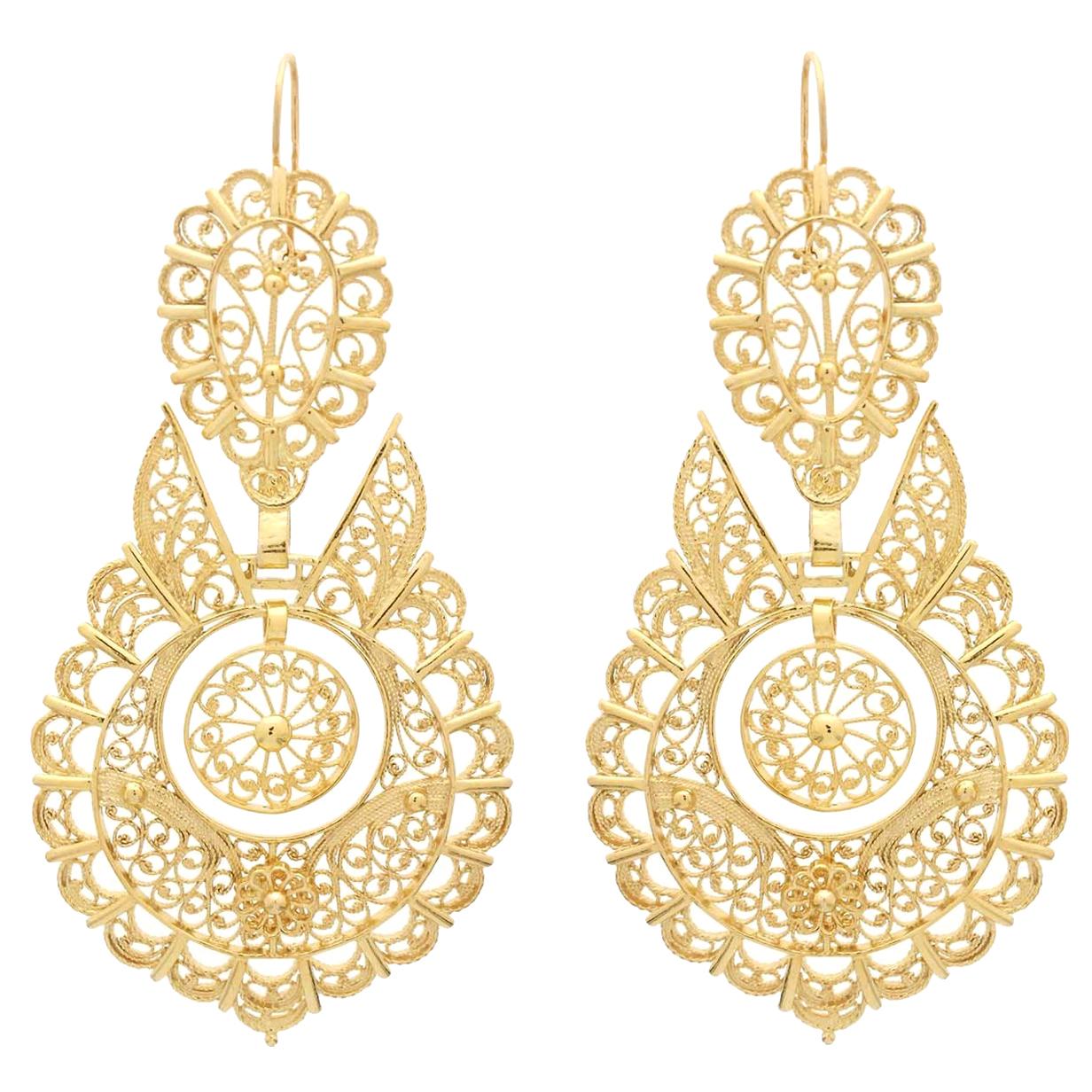 Handmade Portuguese Filigree 9 Karat Gold Queen Earrings For Sale at