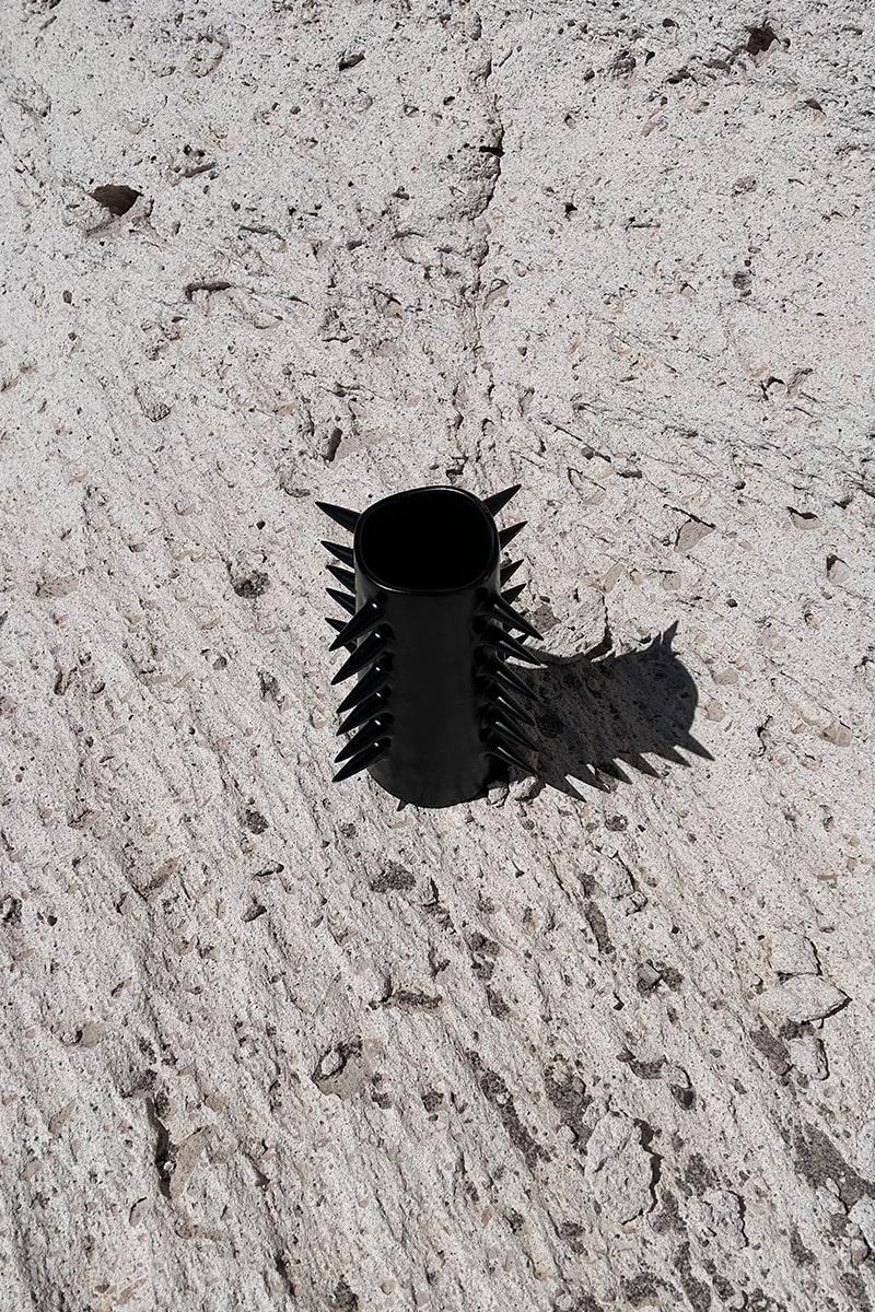 Handmade Pottery Spikes Black Flower Vase In New Condition For Sale In Ciudad Autónoma de Buenos Aires, AR