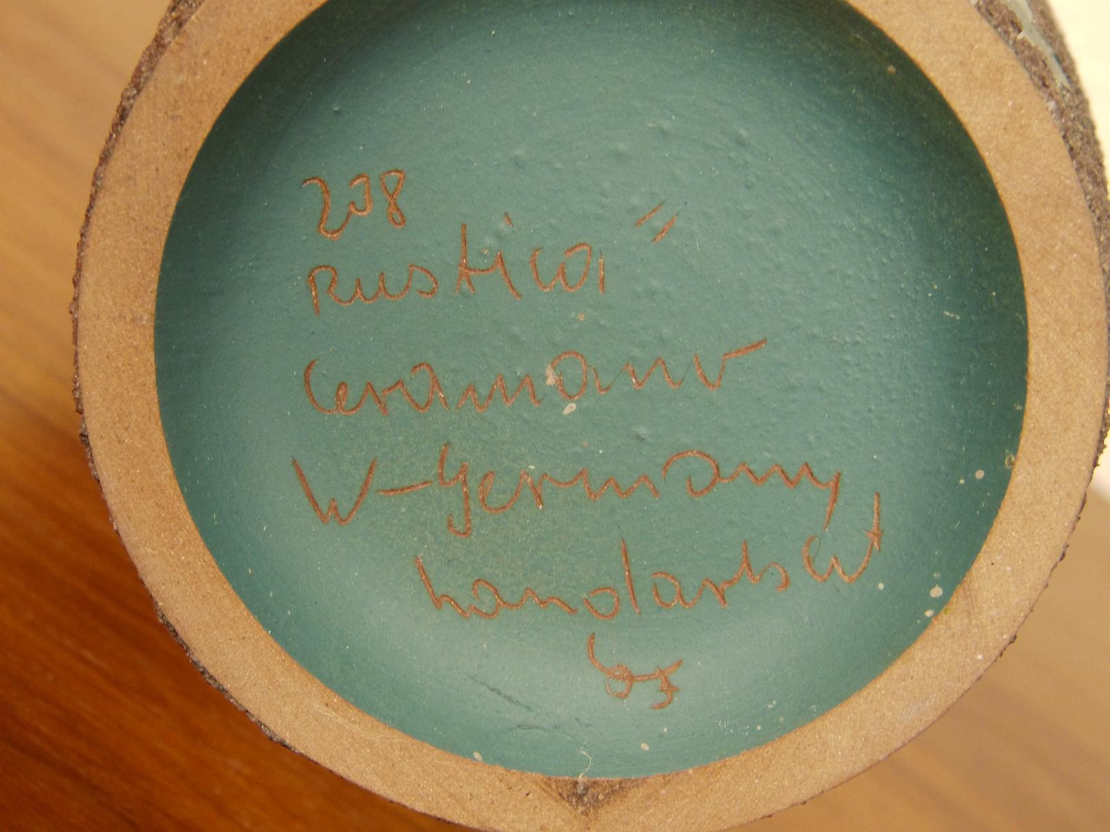 Allemand Vase en poterie faite à la main avec poignée par Ceramno Rustica, Allemagne en vente