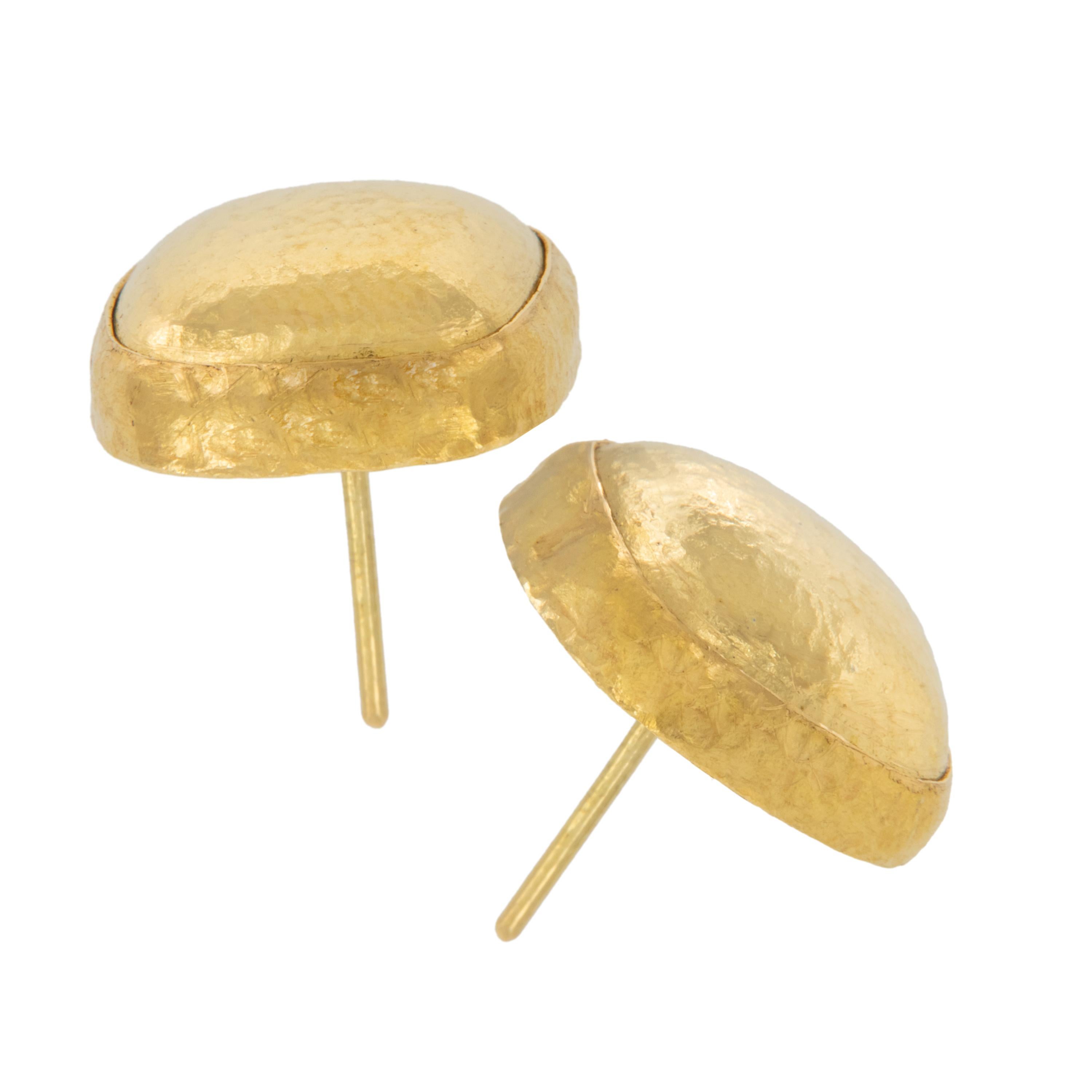Byzantine Handmade Pure 24 Karat Yellow Gold Hammered Square Stud Earrings For Sale