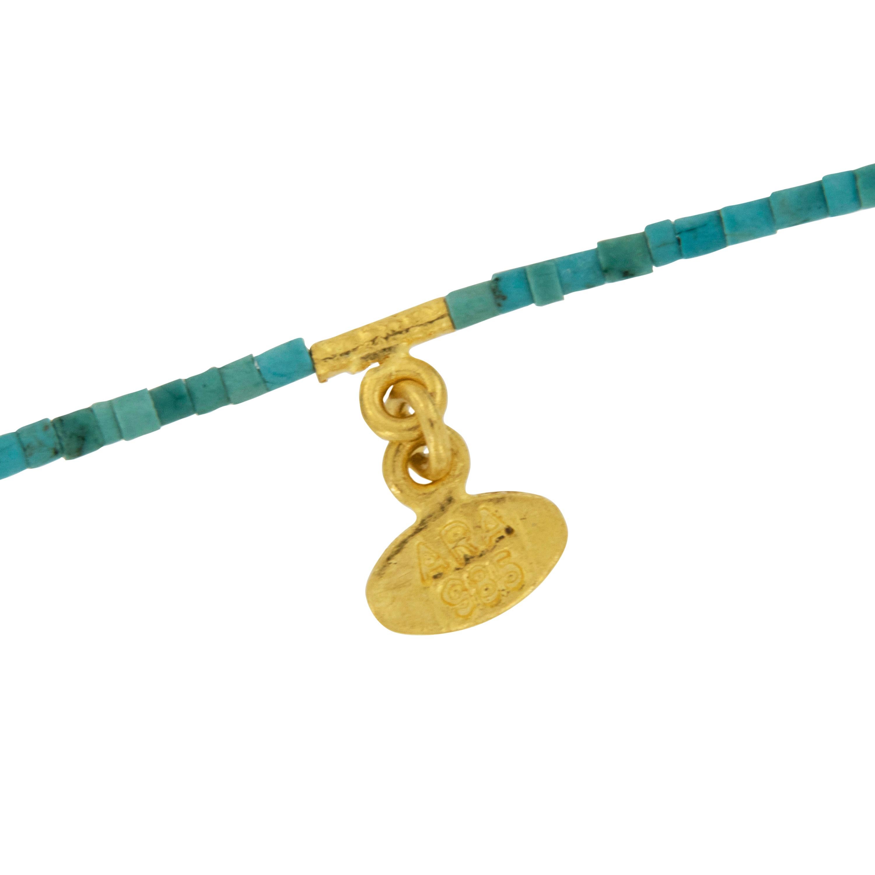 Handgefertigte Halskette aus reinem 24 Karat Gelbgold mit türkisfarbenen Perlen (Zeitgenössisch) im Angebot