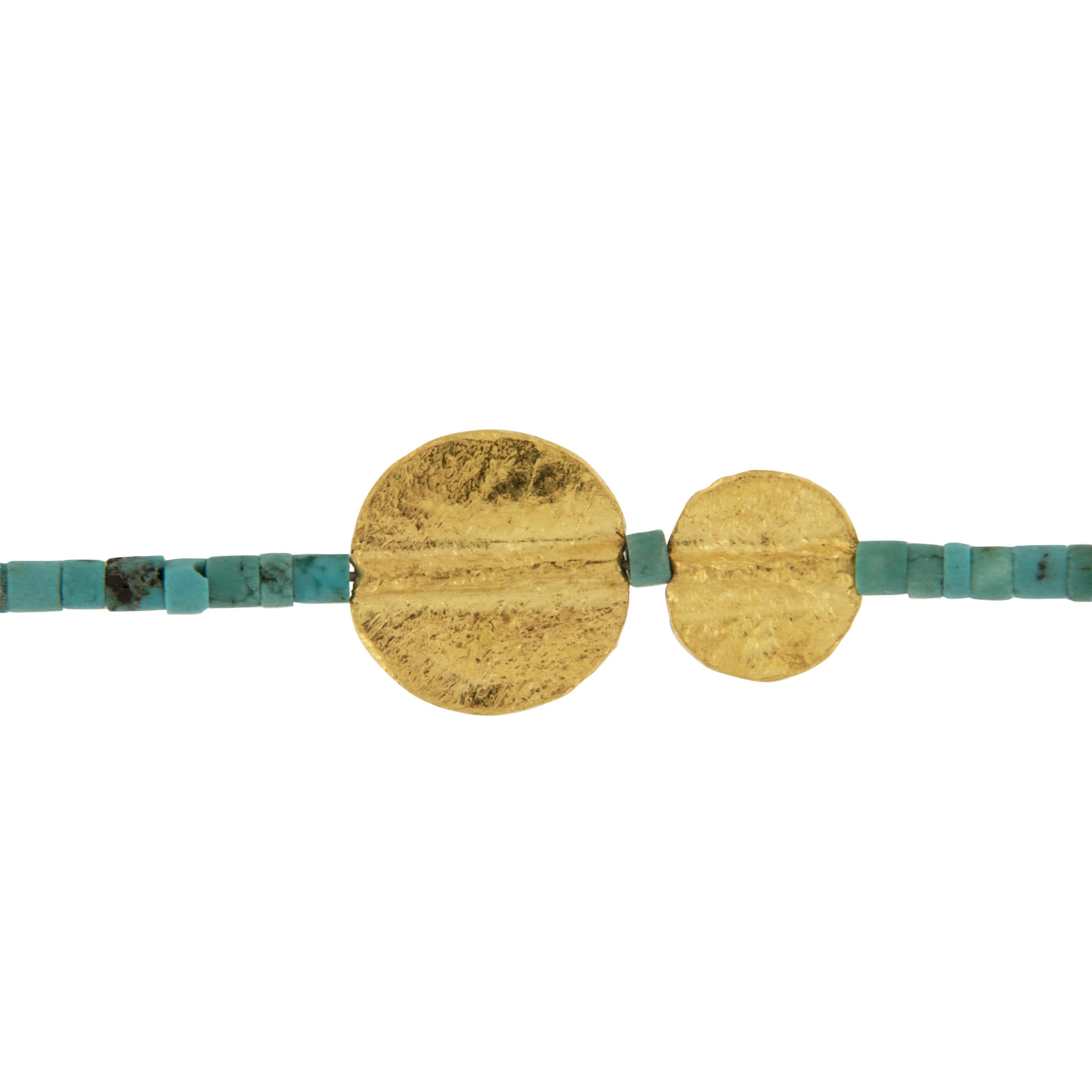 Handgefertigte Halskette aus reinem 24 Karat Gelbgold mit türkisfarbenen Perlen im Zustand „Neu“ im Angebot in Troy, MI