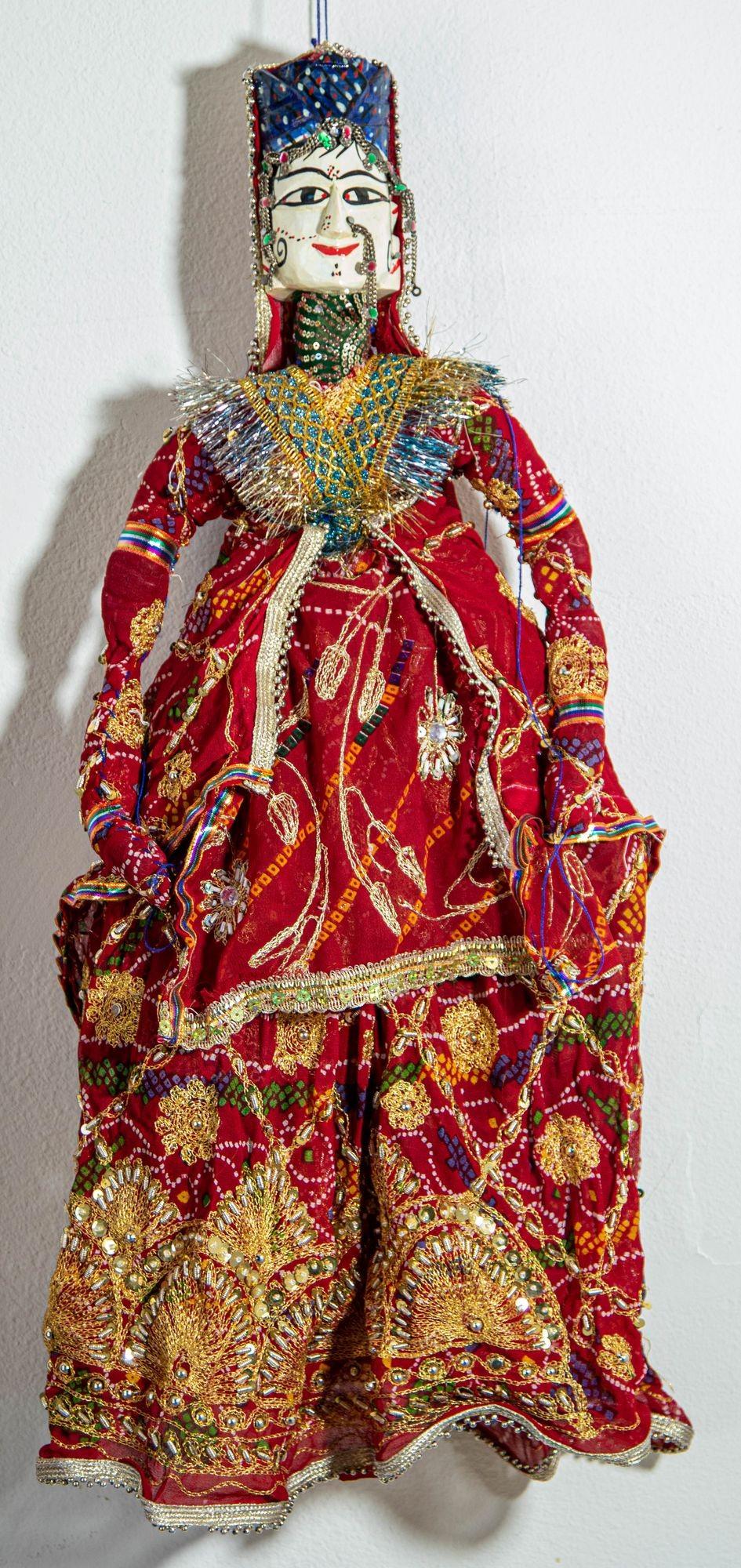 Hand-Carved Handmade Rajasthani Kathputli Dancing Puppet Couple Jaipur India 1950s For Sale