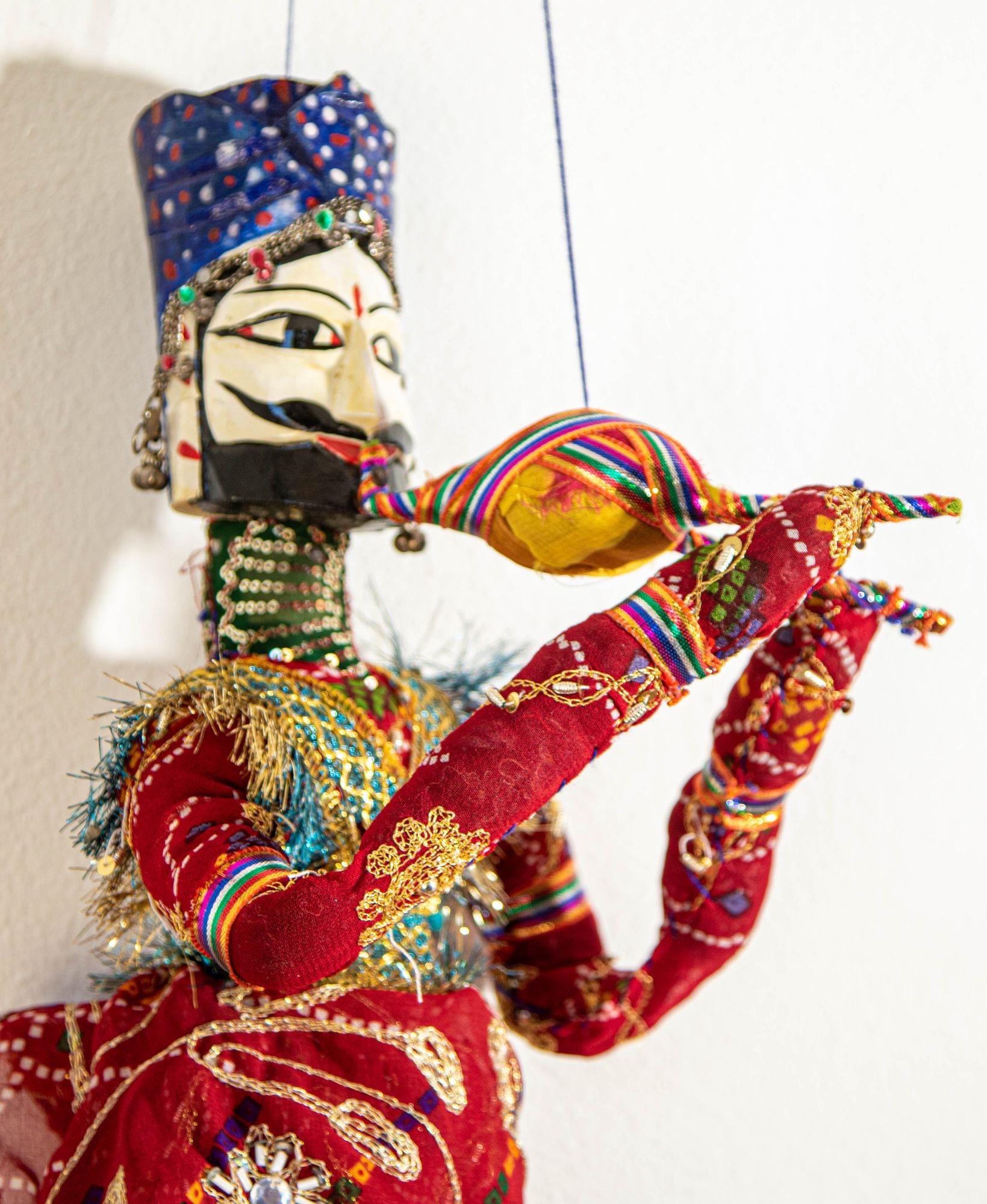 Handmade Rajasthani Kathputli Dancing Puppet Couple Jaipur India 1950s In Good Condition For Sale In North Hollywood, CA