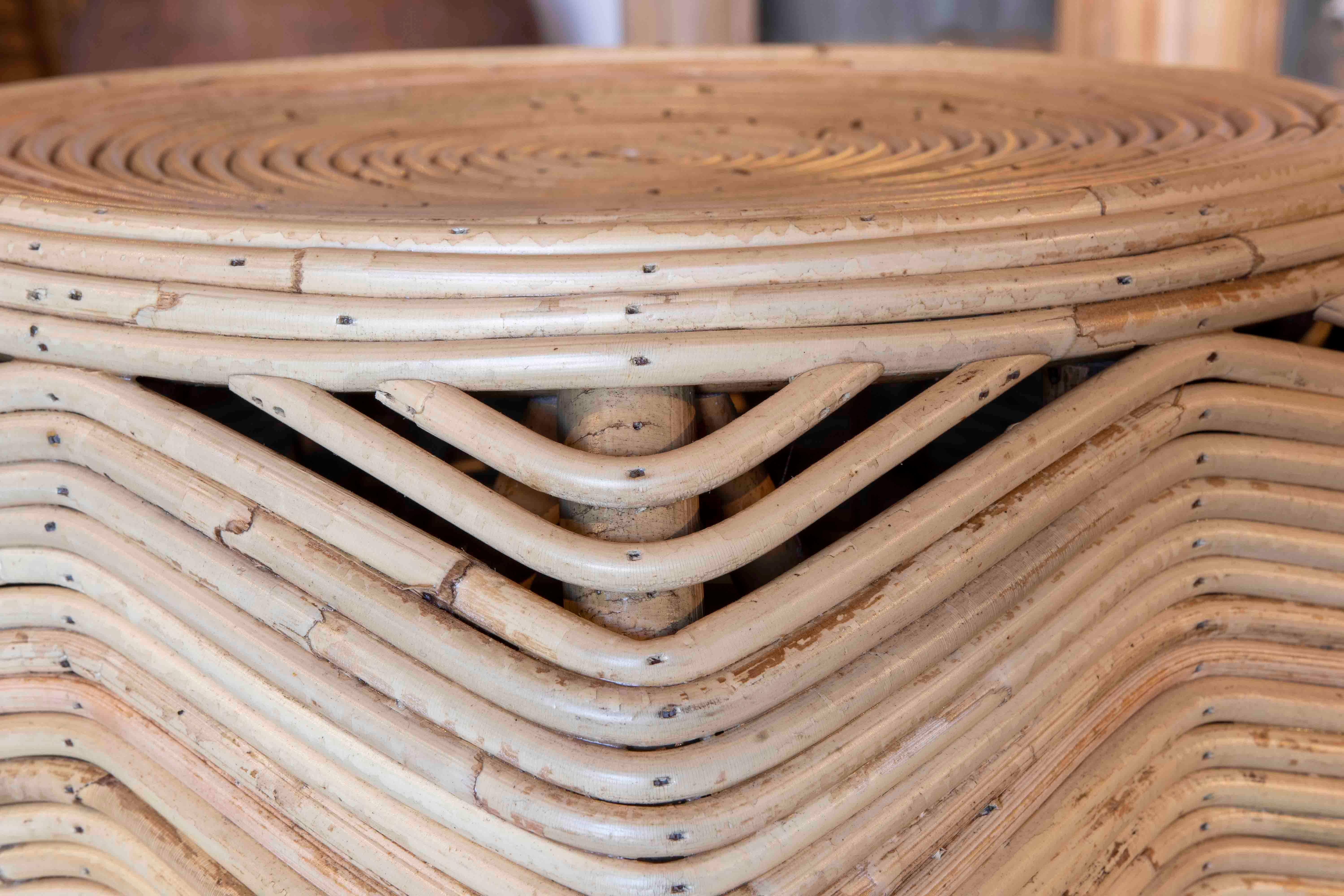 Sgabello in rattan fatto a mano con seduta rotonda e forma a stella in vendita 6