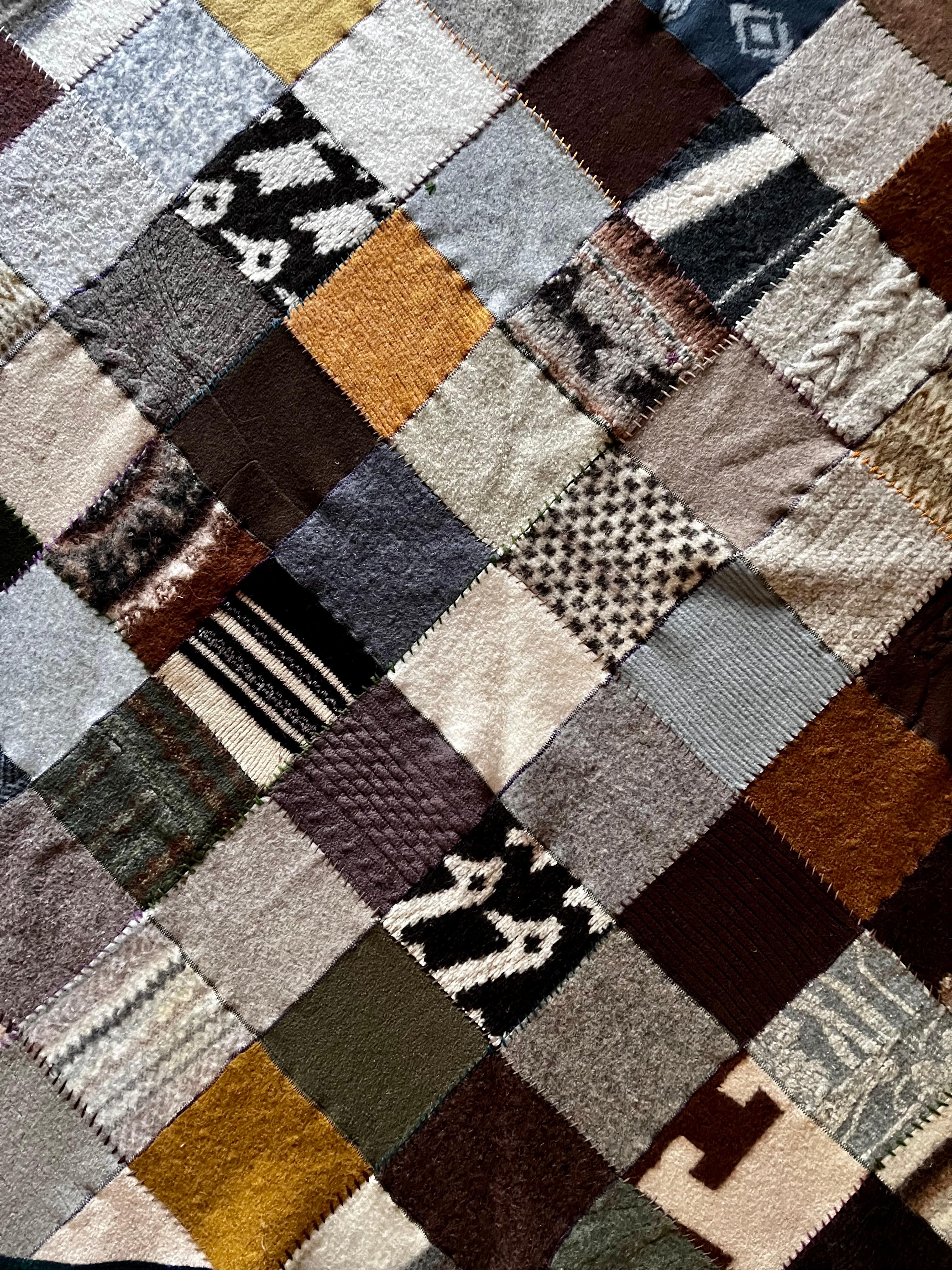 Handgefertigte Wollpullover-Wurfdecke aus recycelter Wolle von Crispina Ffrench, USA (Volkskunst) im Angebot