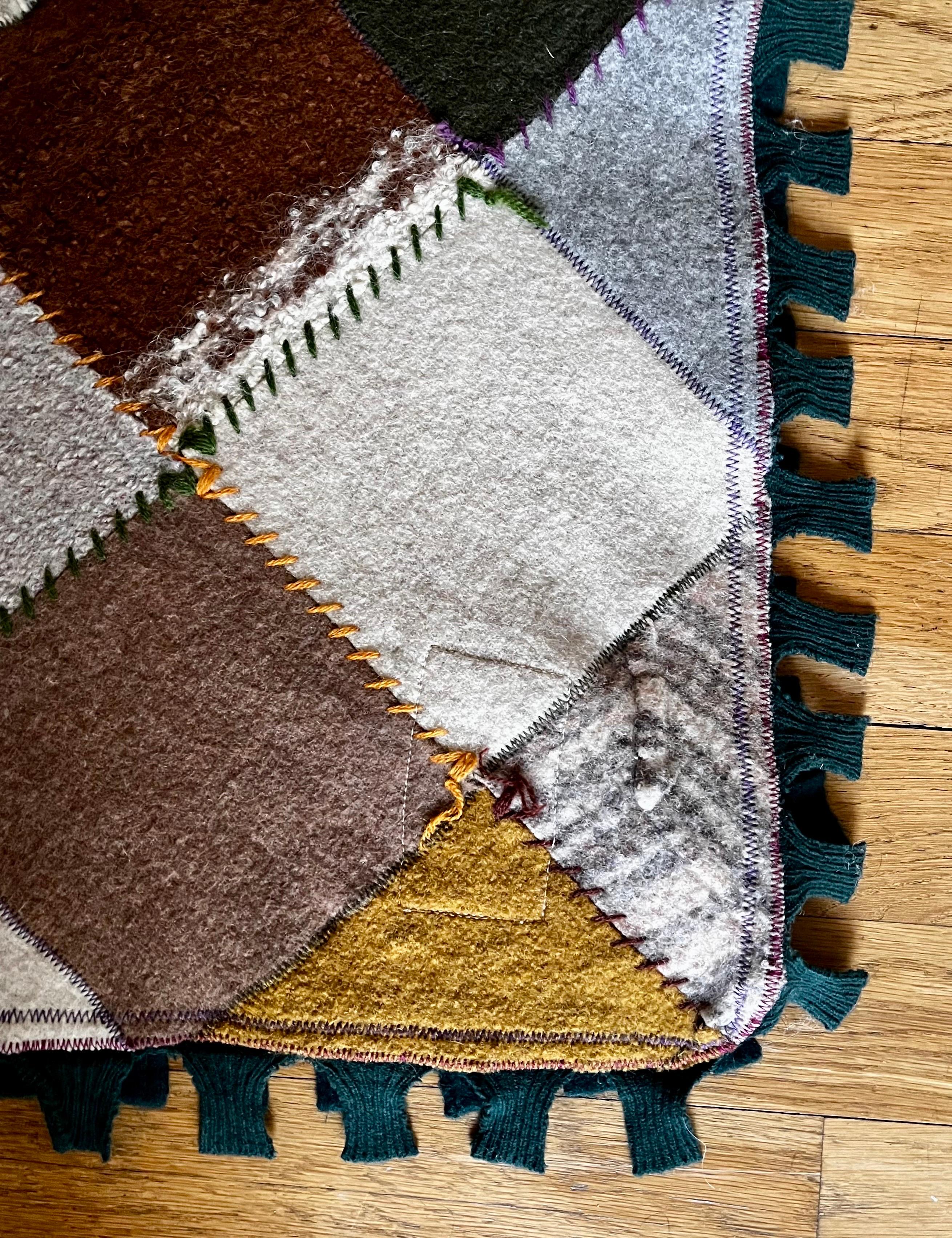 Handgefertigte Wollpullover-Wurfdecke aus recycelter Wolle von Crispina Ffrench, USA im Zustand „Gut“ im Angebot in Philadelphia, PA