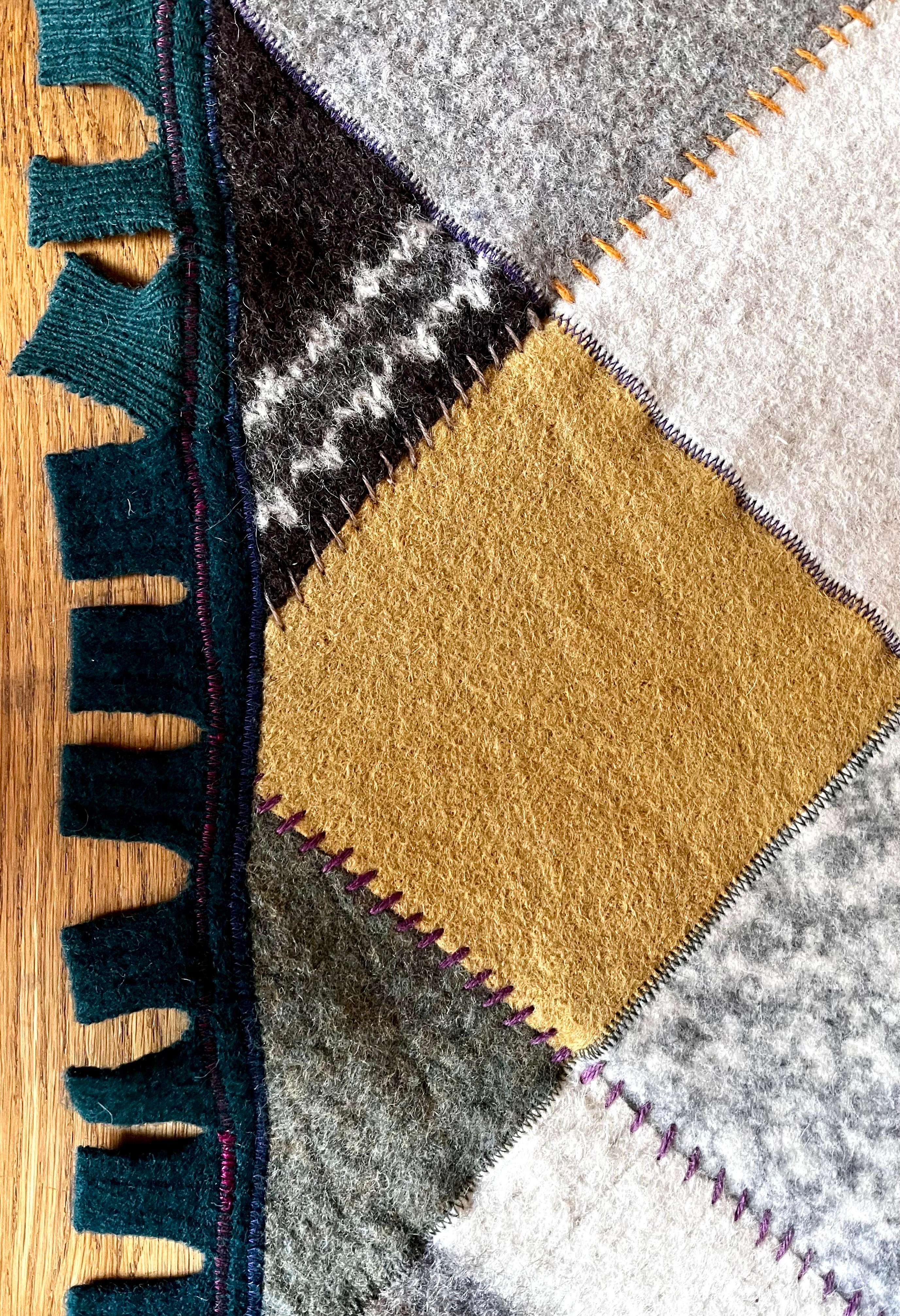 Handgefertigte Wollpullover-Wurfdecke aus recycelter Wolle von Crispina Ffrench, USA im Angebot 1