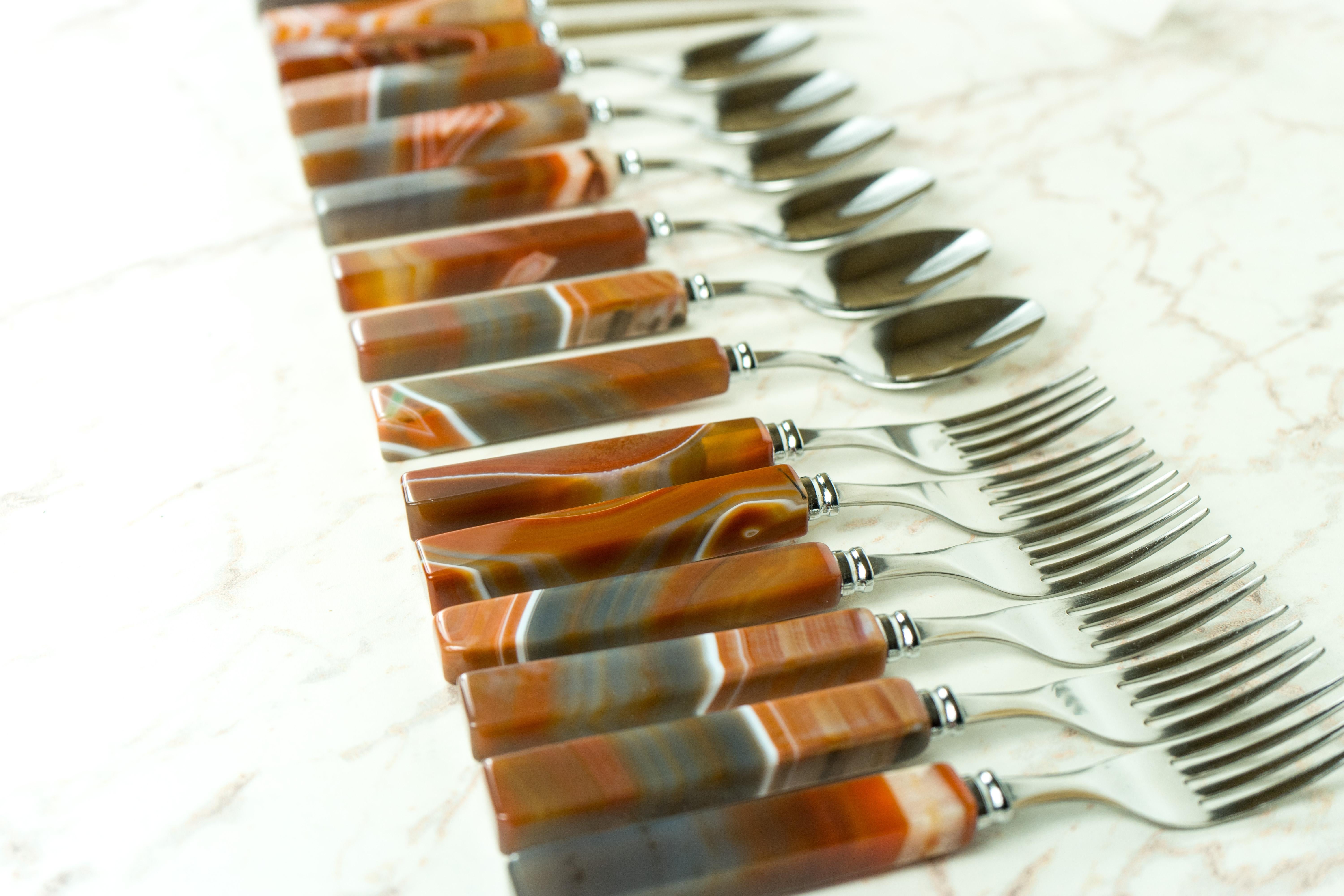 Handmade Red Lace Agate with Stainless Steel Cutlery Tableware Set, Serves 6 In New Condition For Sale In Ametista Do Sul, BR