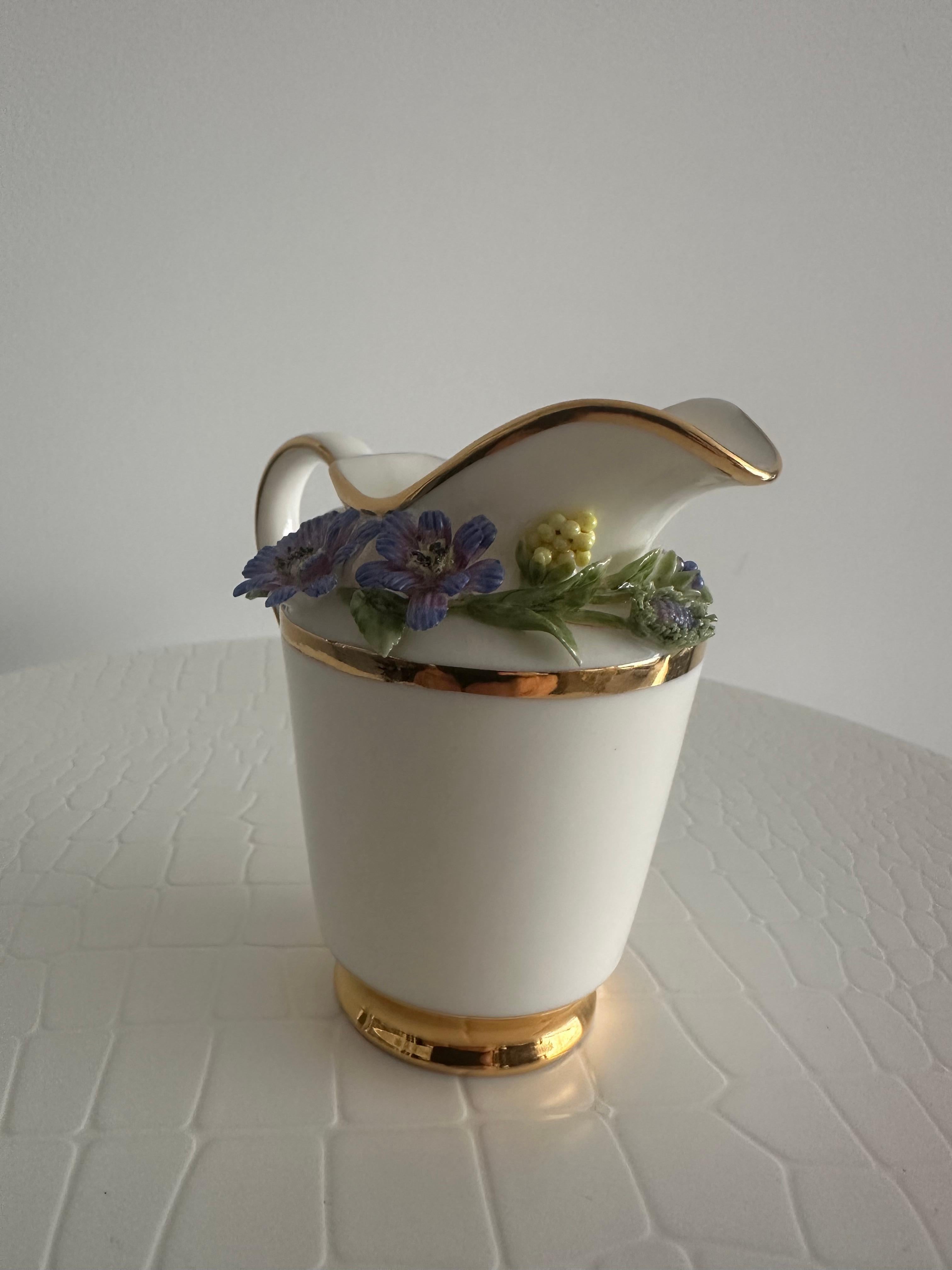 Handgefertigtes Relief Gießen Porzellan Dekorative Brombeeren Design Milchkännchen (Romantik) im Angebot