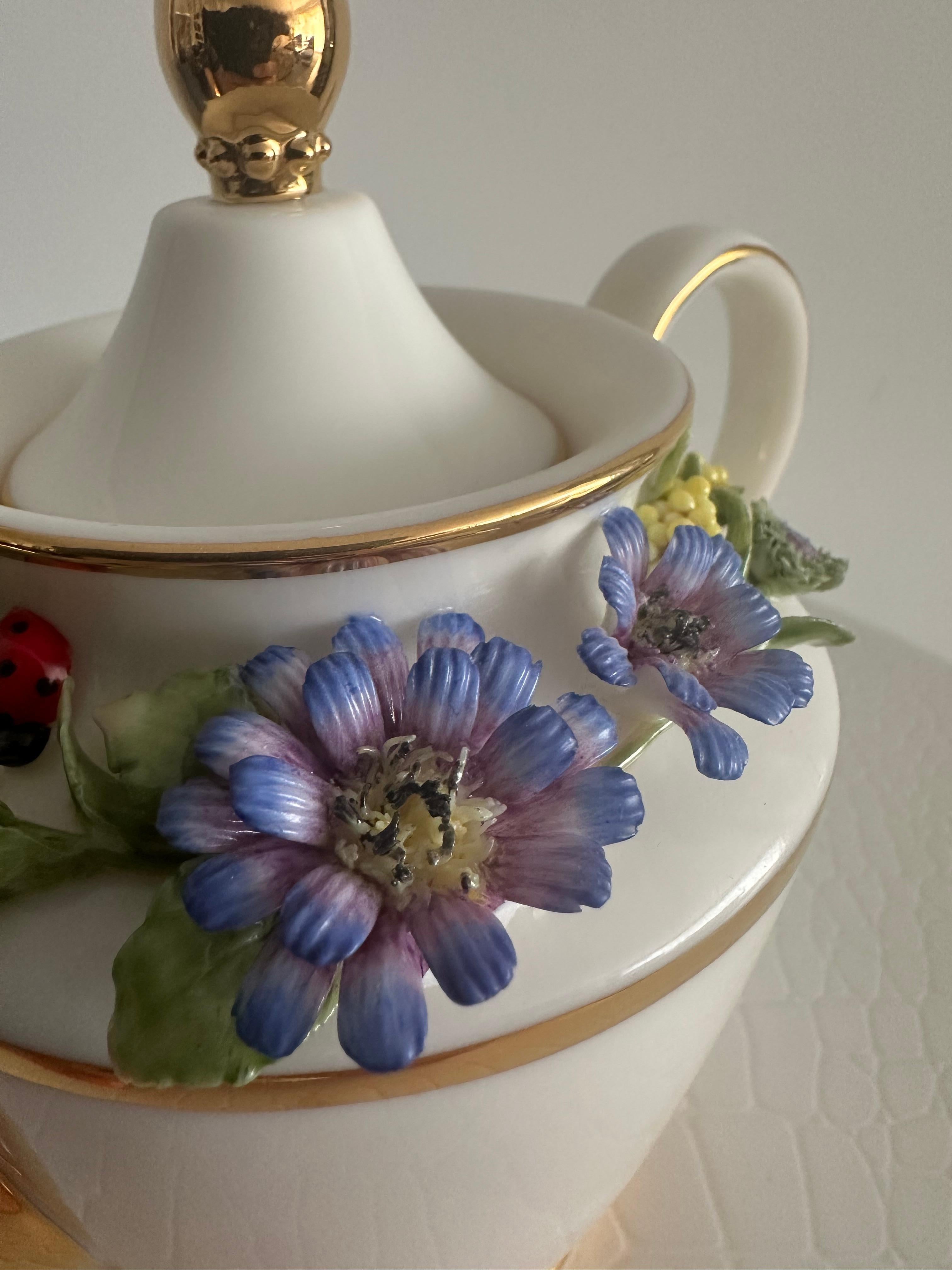 Handgefertigtes Relief Gießen Porzellan Dekorative Brombeeren Design Topf im Angebot 1