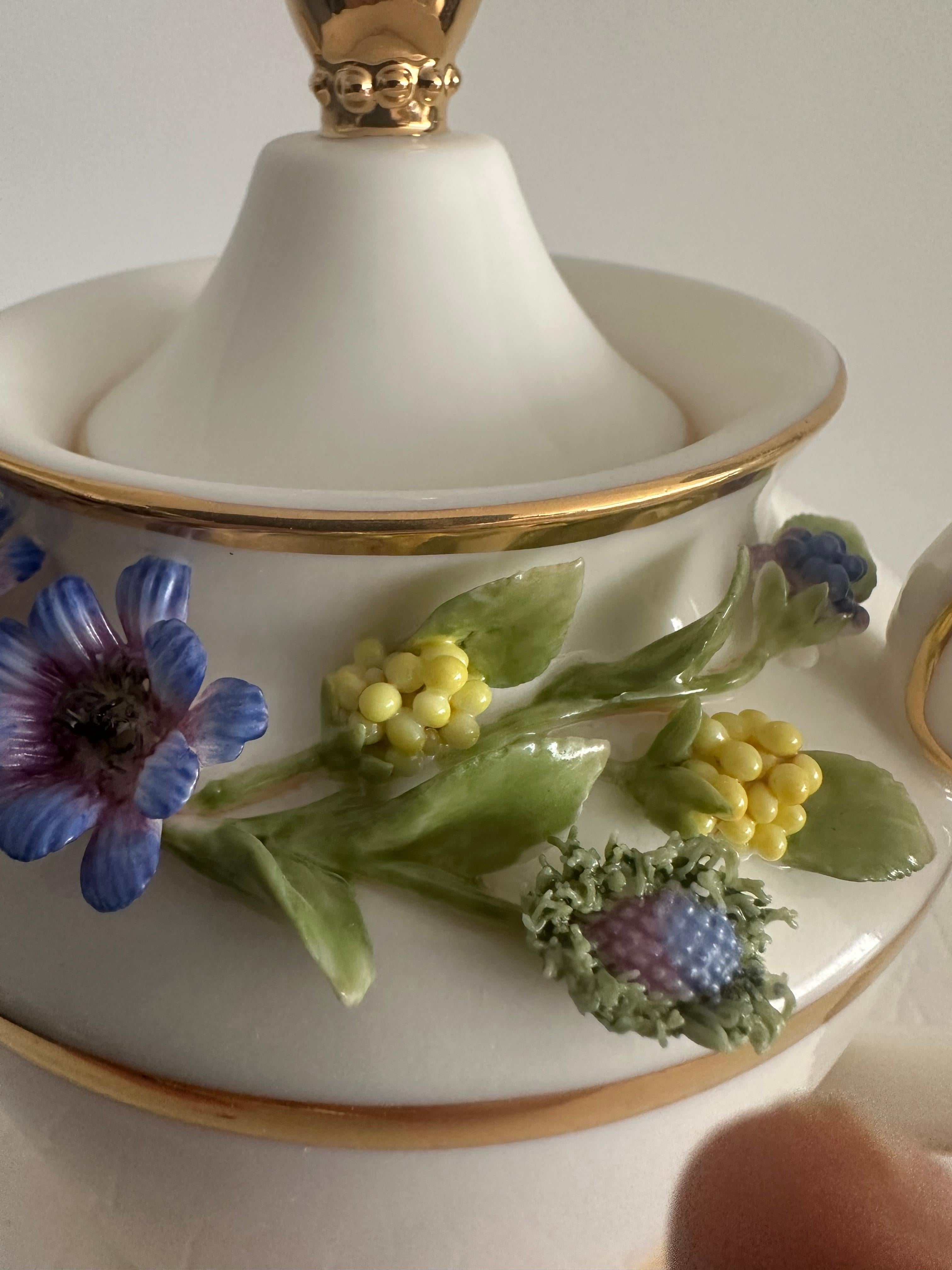 Handgefertigtes Relief Gießen Porzellan Dekorative Brombeeren Design Topf im Angebot 2
