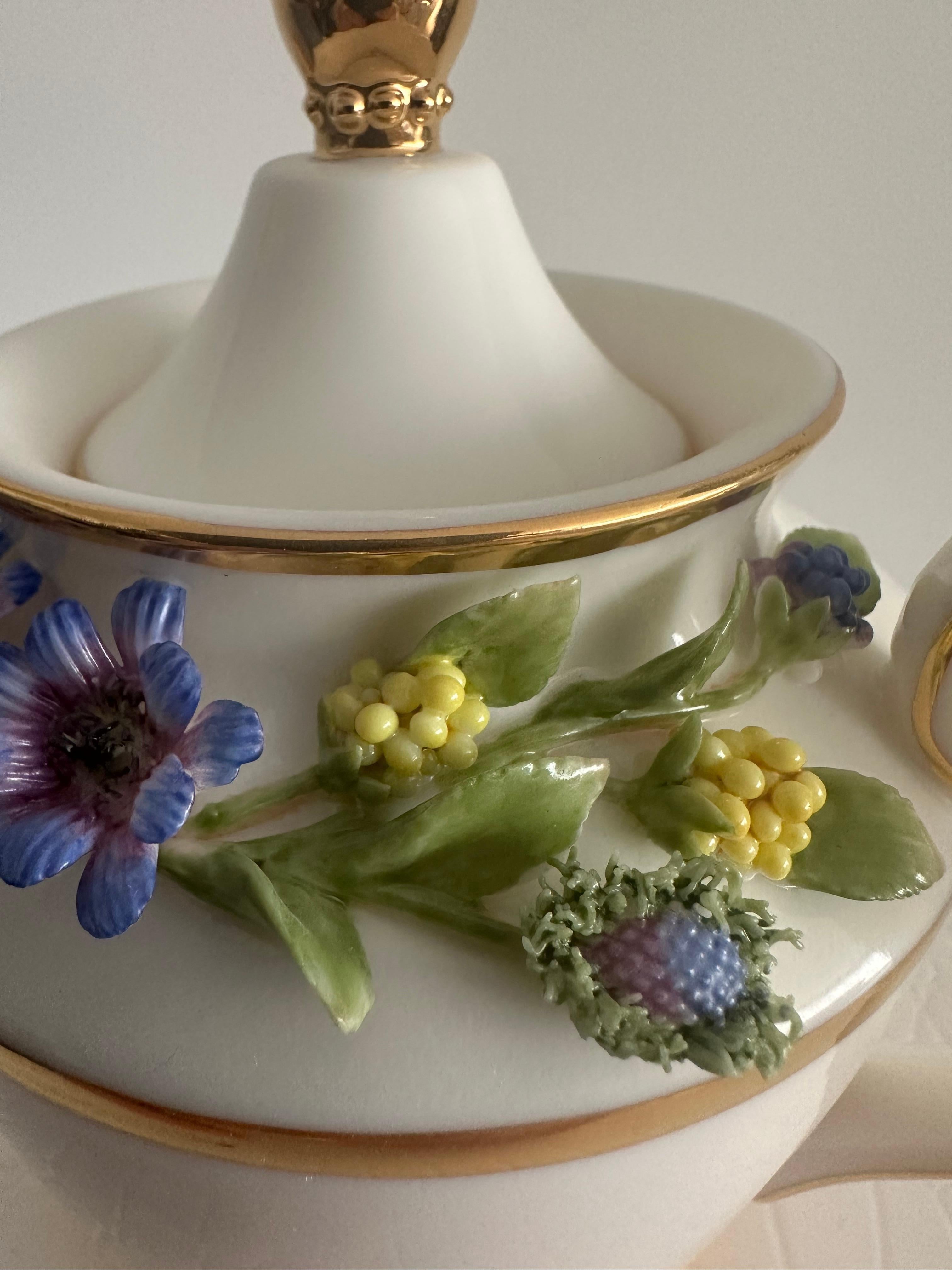 Handgefertigtes Relief Gießen Porzellan Dekorative Brombeeren Design Topf im Angebot 3