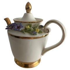 Vaso decorativo di more in porcellana con modanatura a rilievo fatta a mano
