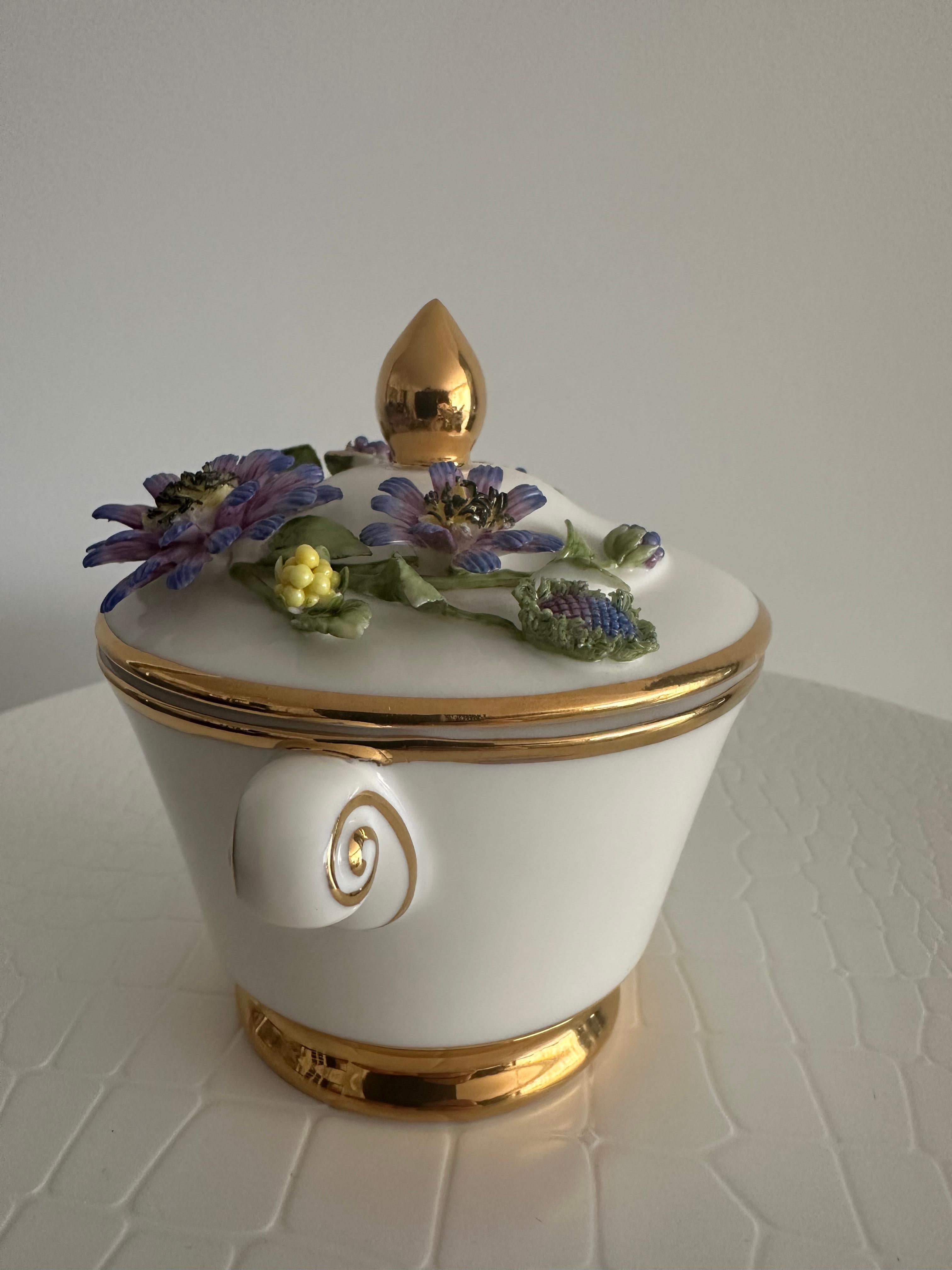 Handgefertigte Relief Gießen Porzellan Dekorative Brombeeren Design Zuckerdose (Italienisch) im Angebot