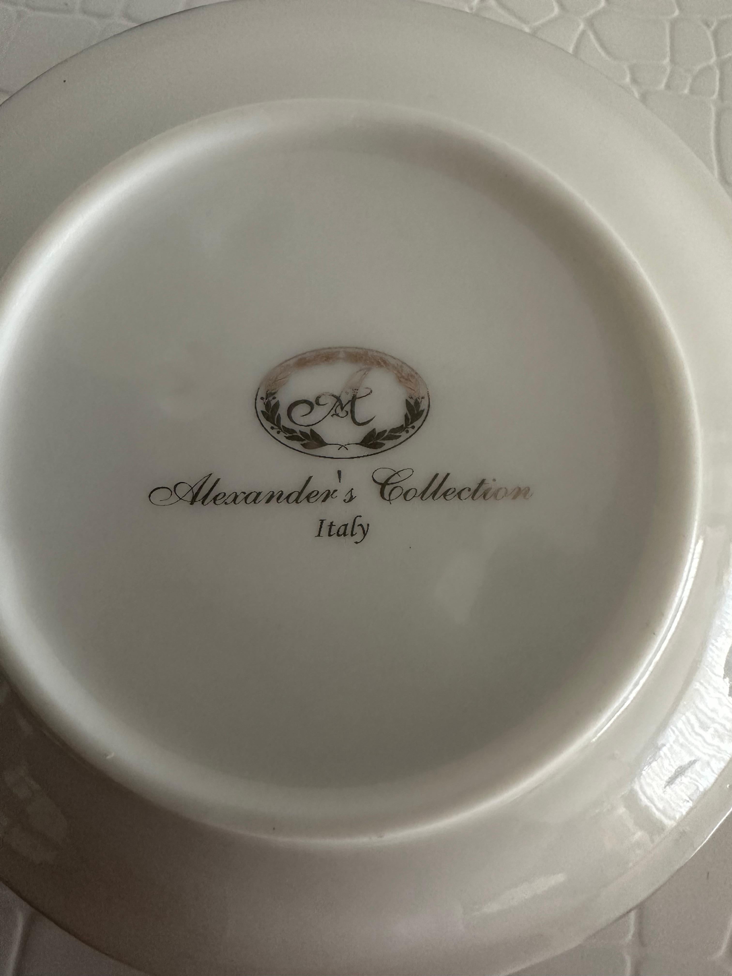 Handgefertigter Reliefguß Porzellan Dekorativer Brombeer-Design-Teller im Angebot 3