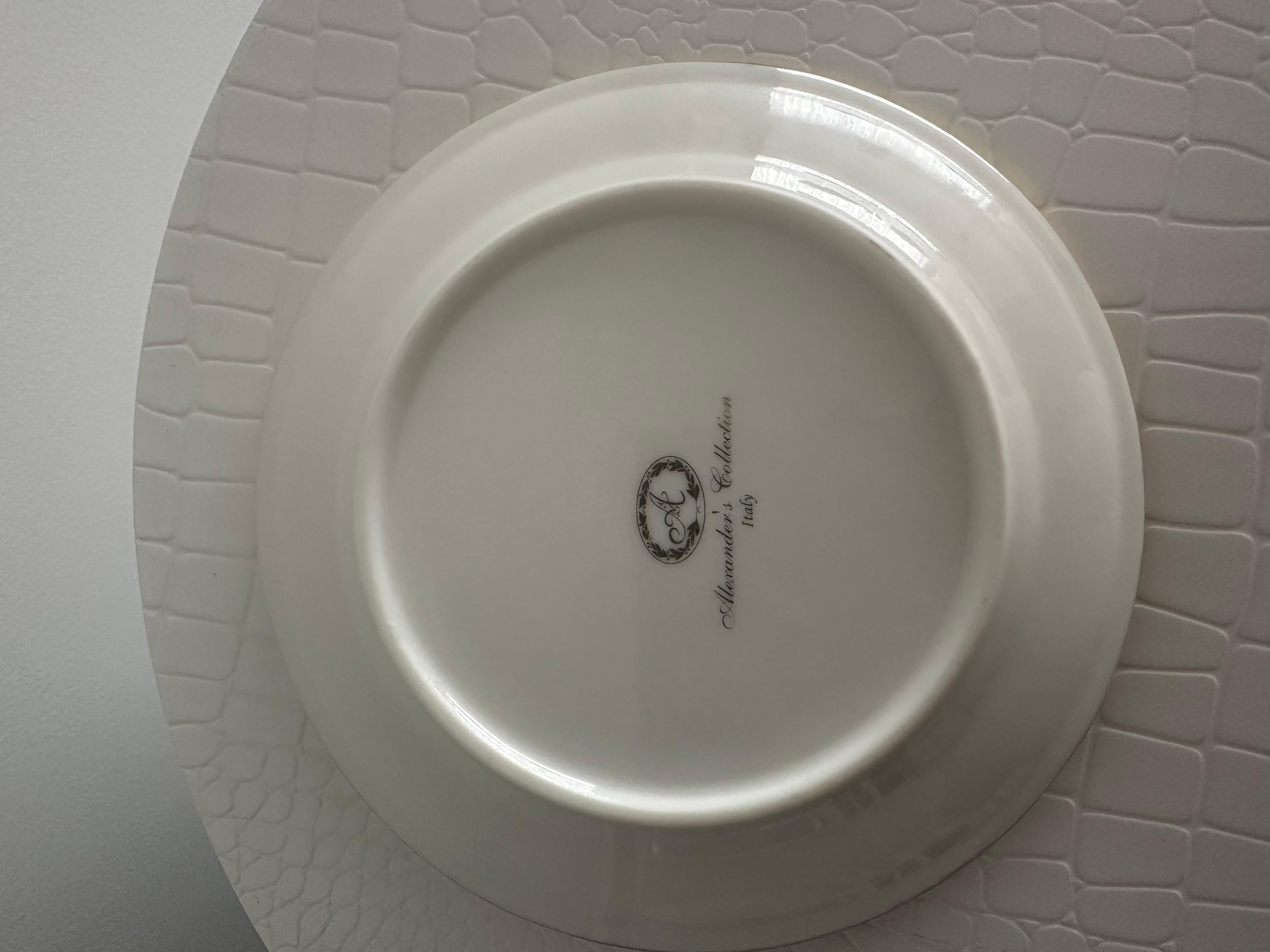 Handgefertigte Relief Gießen Porzellan Dekorative Wilde Erdbeeren Design Teller im Angebot 2