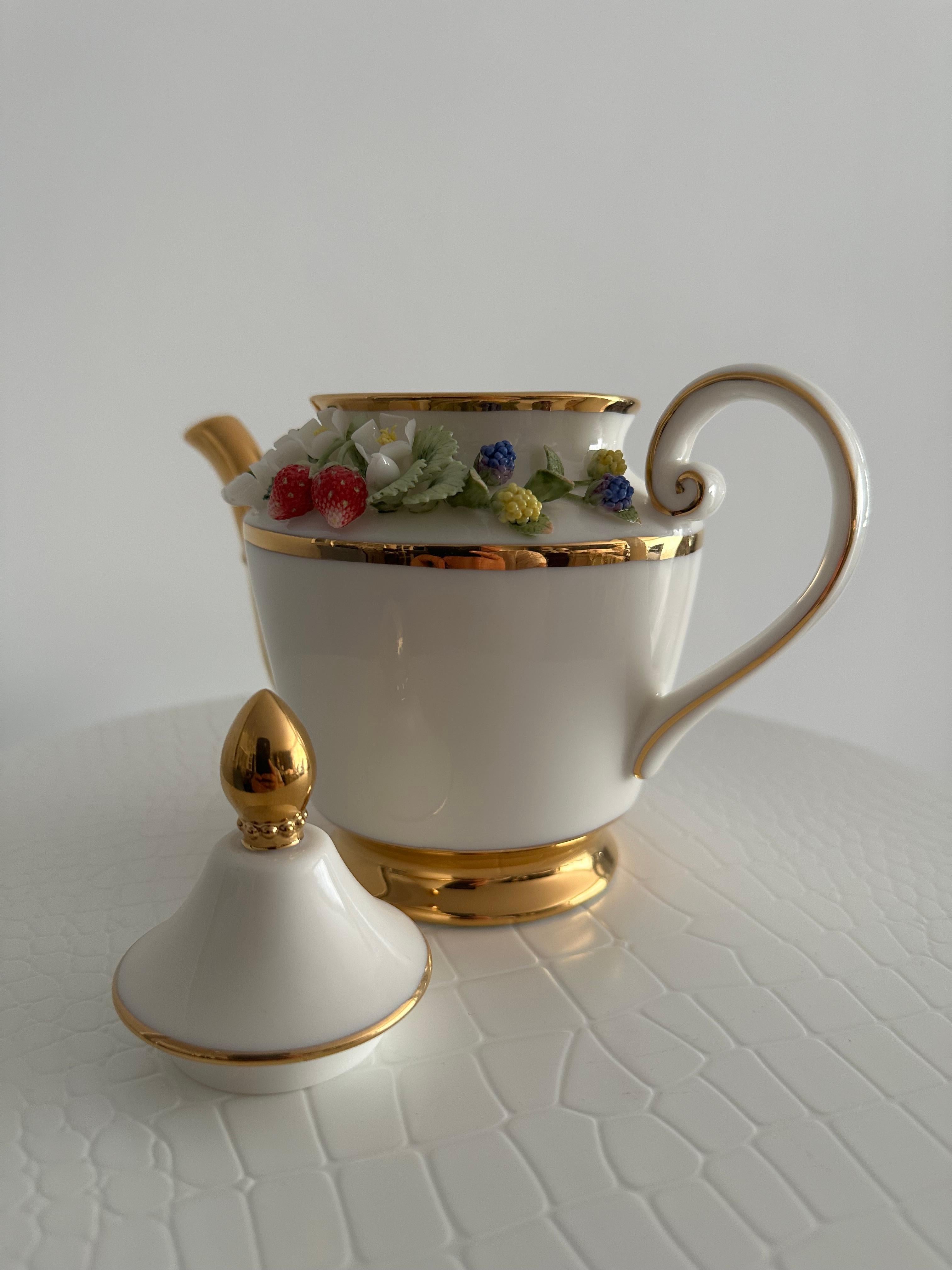 Handmade Relief Gießen Porzellan Dekorative Wilde Erdbeeren Design Topf im Angebot 3