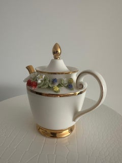 Handmade Relief Moulding Porcelain Decorative Wild Strawberries Design Pot