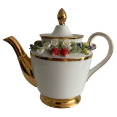 Vaso decorativo di fragole selvatiche fatto a mano con modanatura a rilievo in porcellana