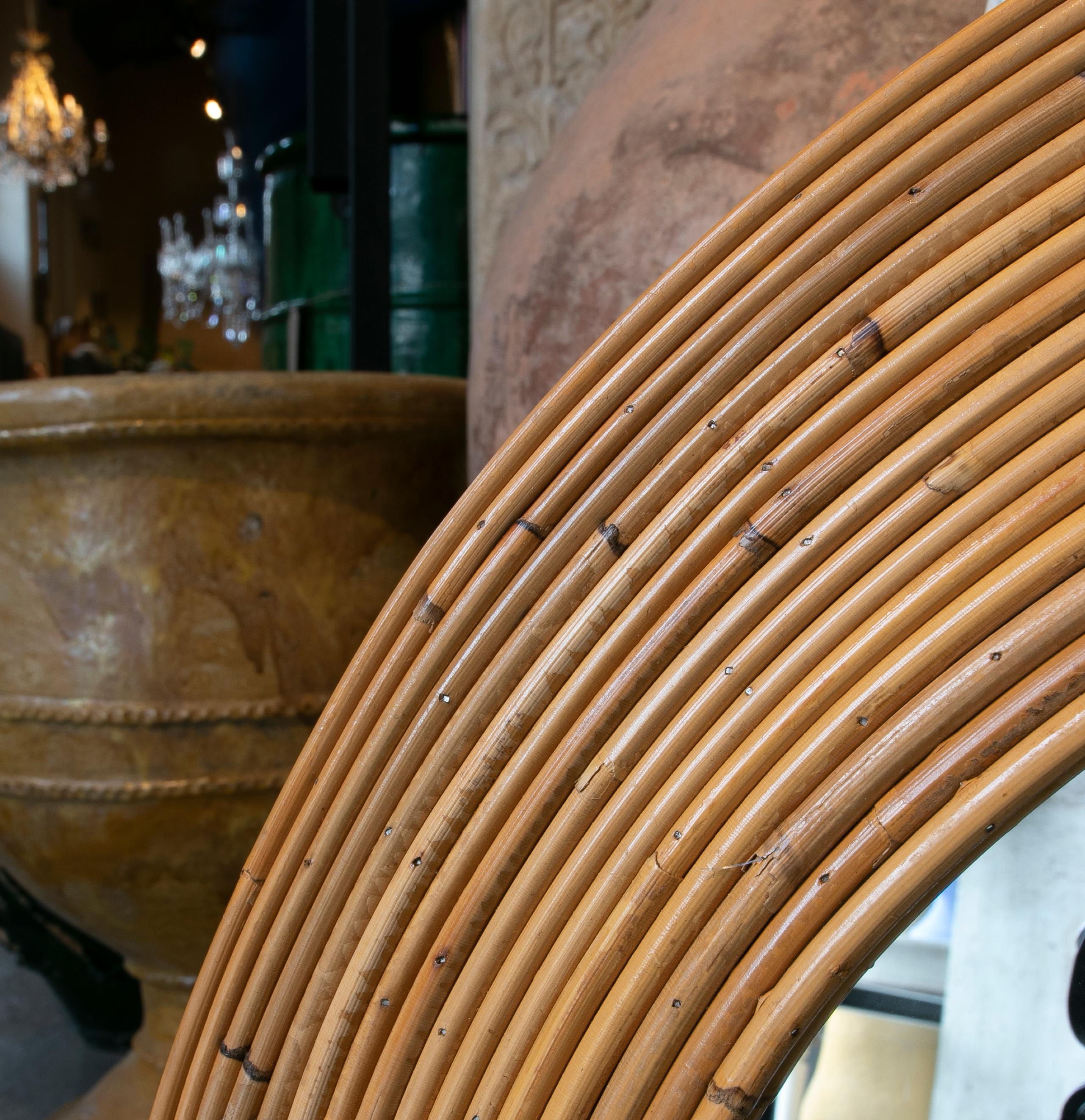 20ième siècle Miroir rond en bambou fait main en vente