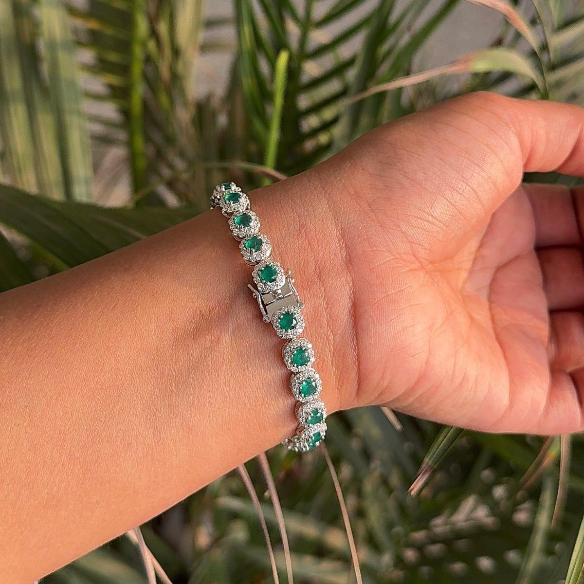 Handmade Round Cut Emerald Tennis Bracelet in 925 Silver Bracelet for Graduate In New Condition For Sale In New York, NY