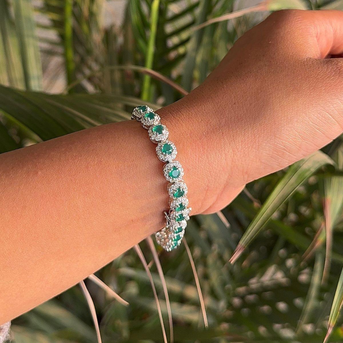Handmade Round Cut Emerald Tennis Bracelet in 925 Silver Bracelet for Graduate For Sale 1