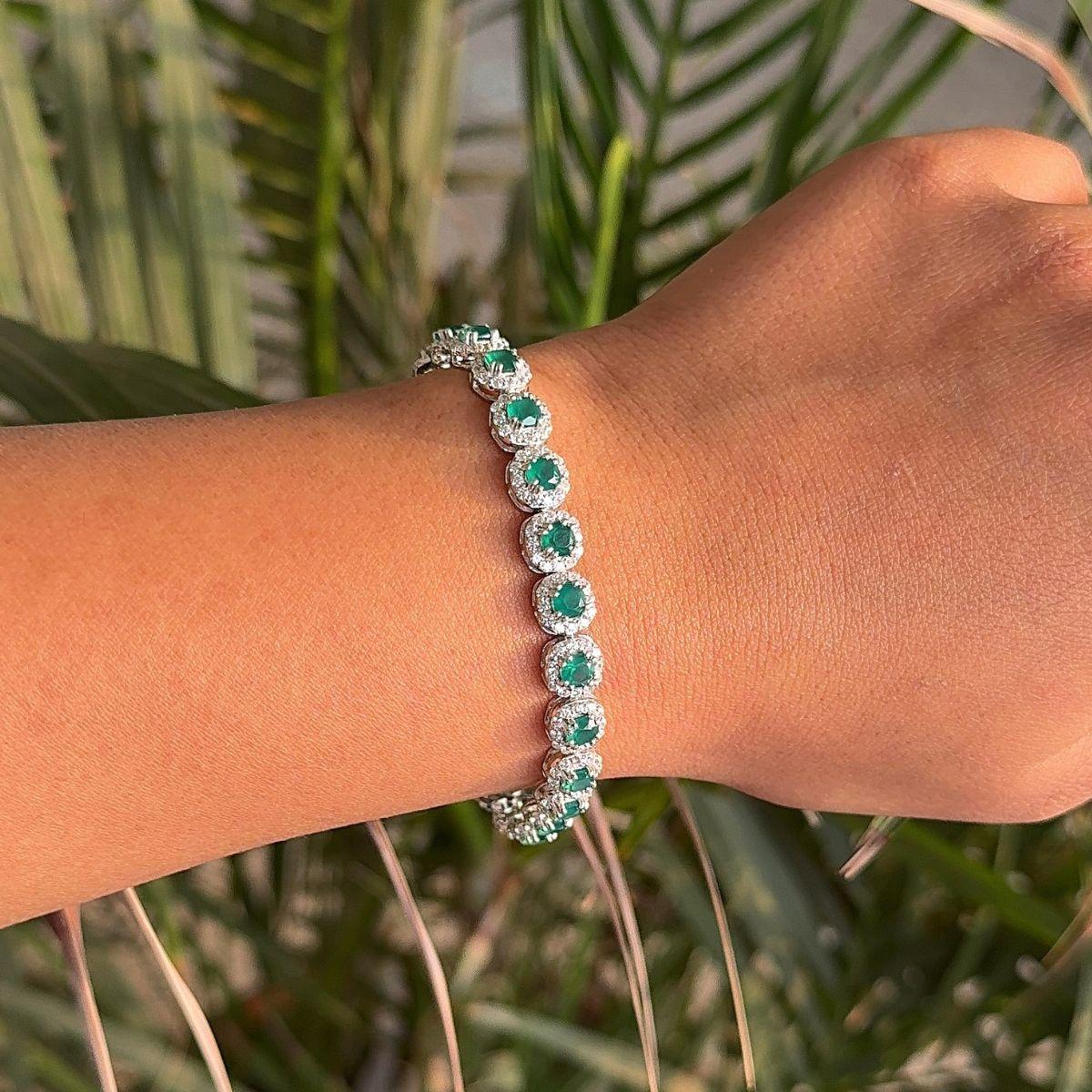 Handmade Round Cut Emerald Tennis Bracelet in 925 Silver Bracelet for Graduate For Sale 3