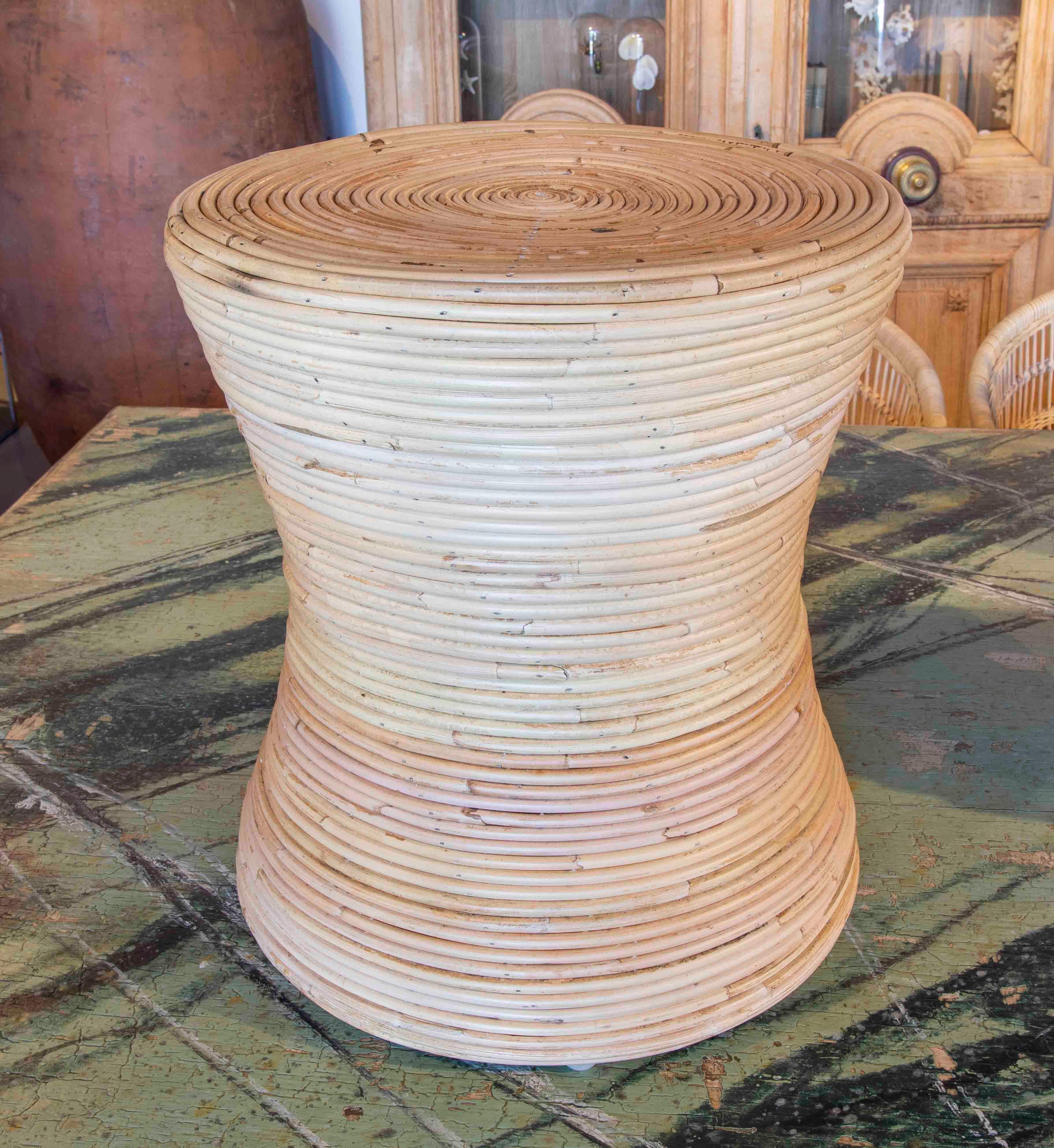 Handmade Round Rattan Stool In Good Condition For Sale In Marbella, ES
