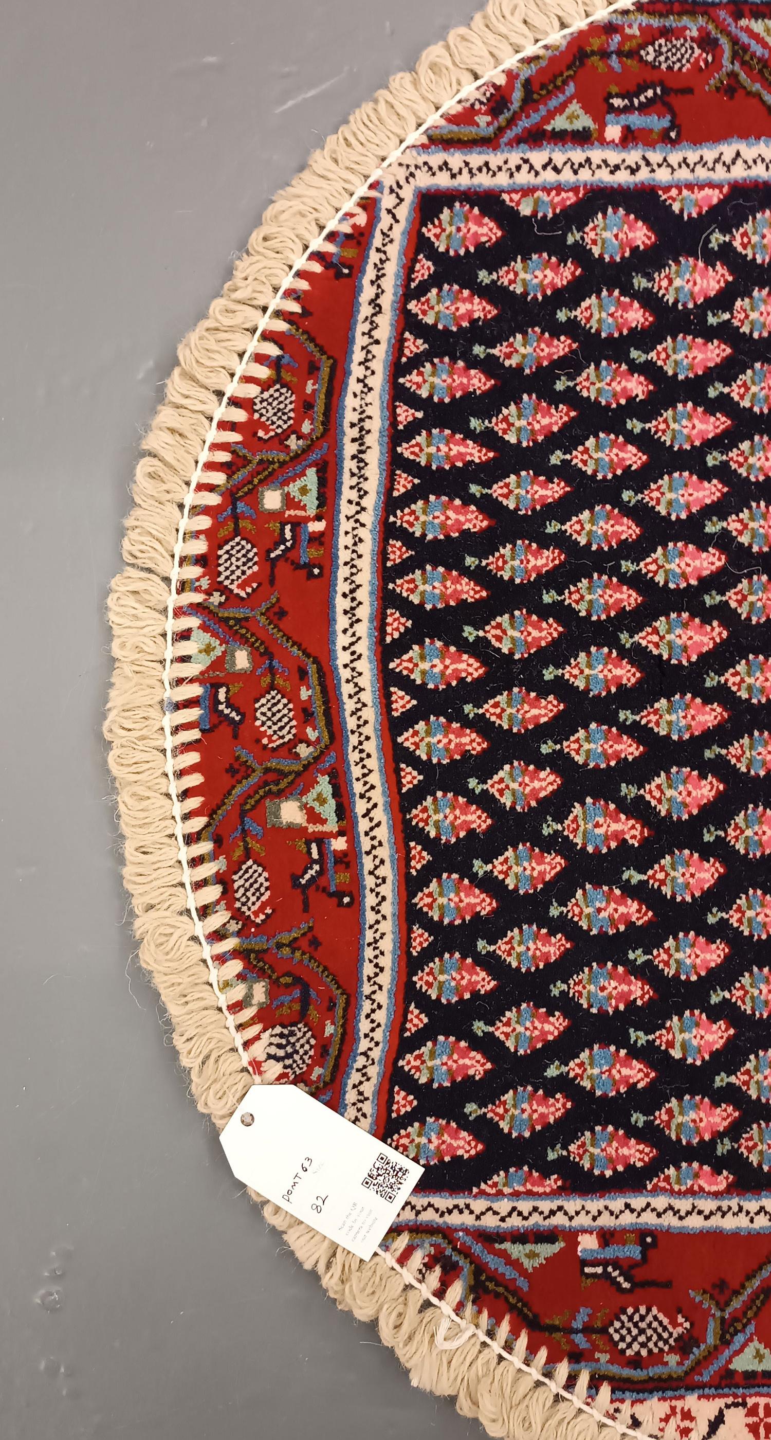 Handgefertigter runder Teppich Doormat Orientalischer runder, Innenteppich, Teppich, Teppichmatt, Eingangsweg (Arts and Crafts) im Angebot