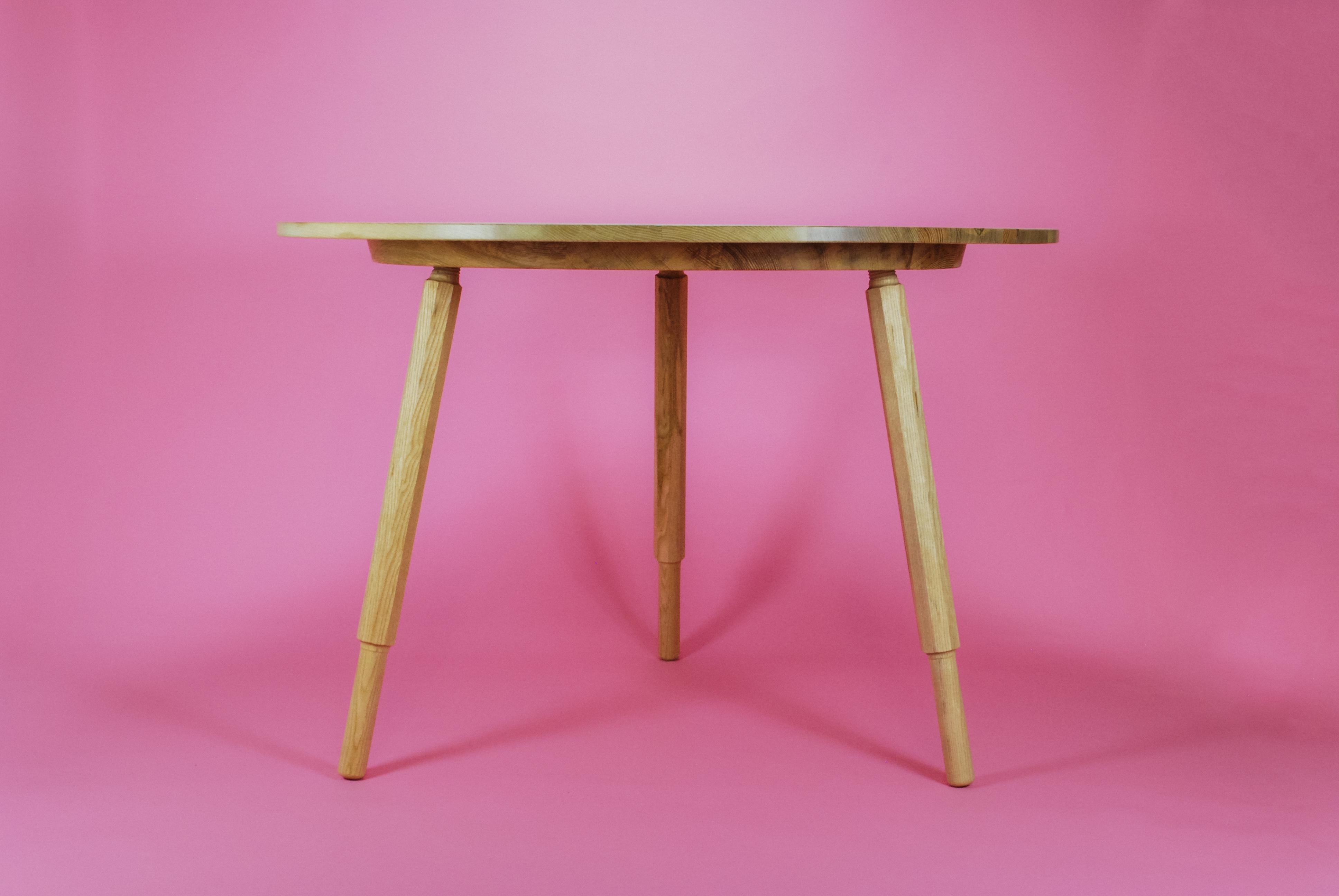 Handmade Round Wooden Dining Table in English Ash, with screw in legs.
The hand turned legs come separately and simply screw in to the solid table top.
The legs are designed with a unique octagonal shape, with smooth round feet at the bottom. The