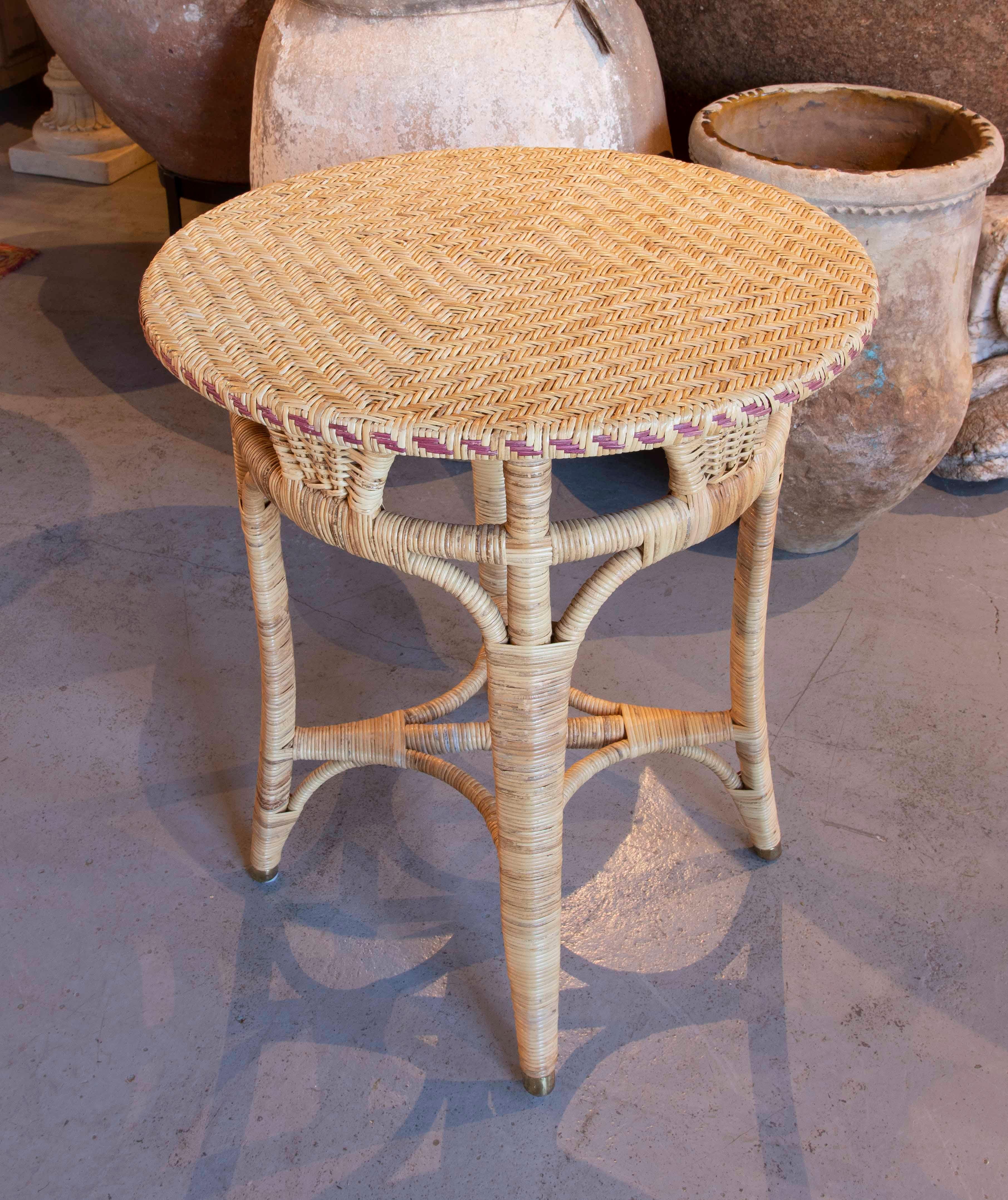 Handmade Round Wicker Side Table with brown Border In Good Condition For Sale In Marbella, ES