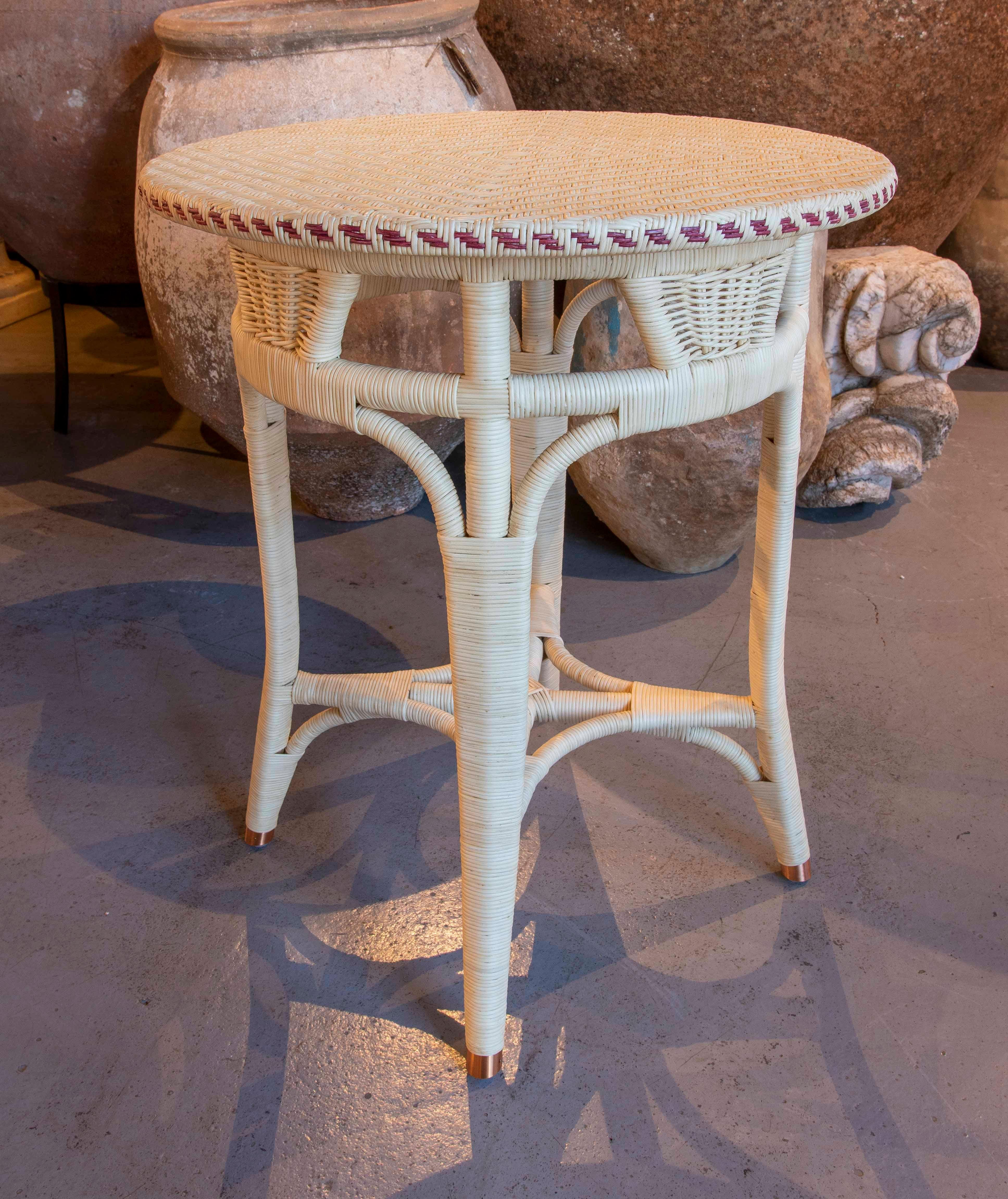 Contemporary Handmade Round Wicker Side Table with brown Border  For Sale
