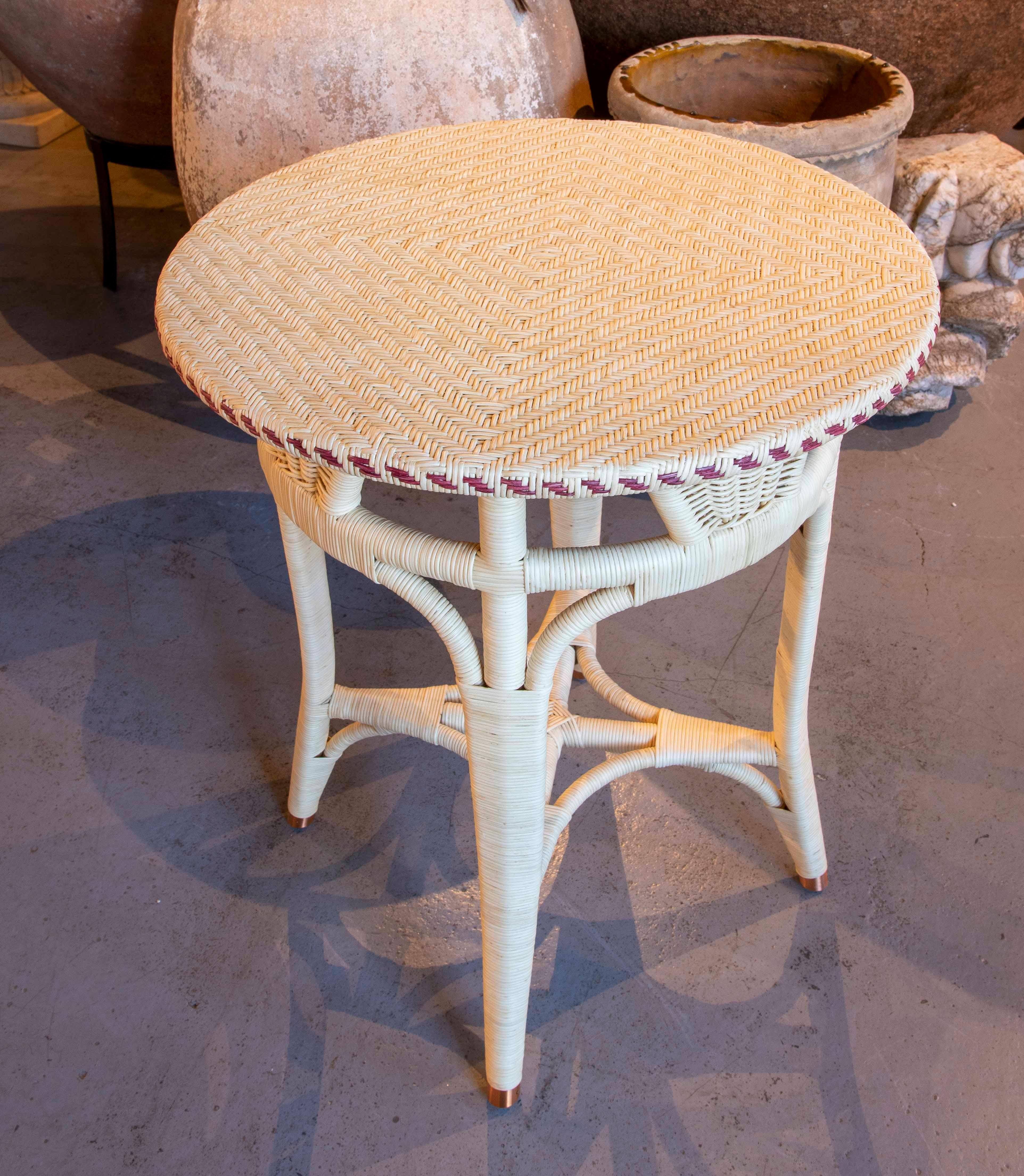 Handmade Round Wicker Side Table with brown Border  For Sale 1