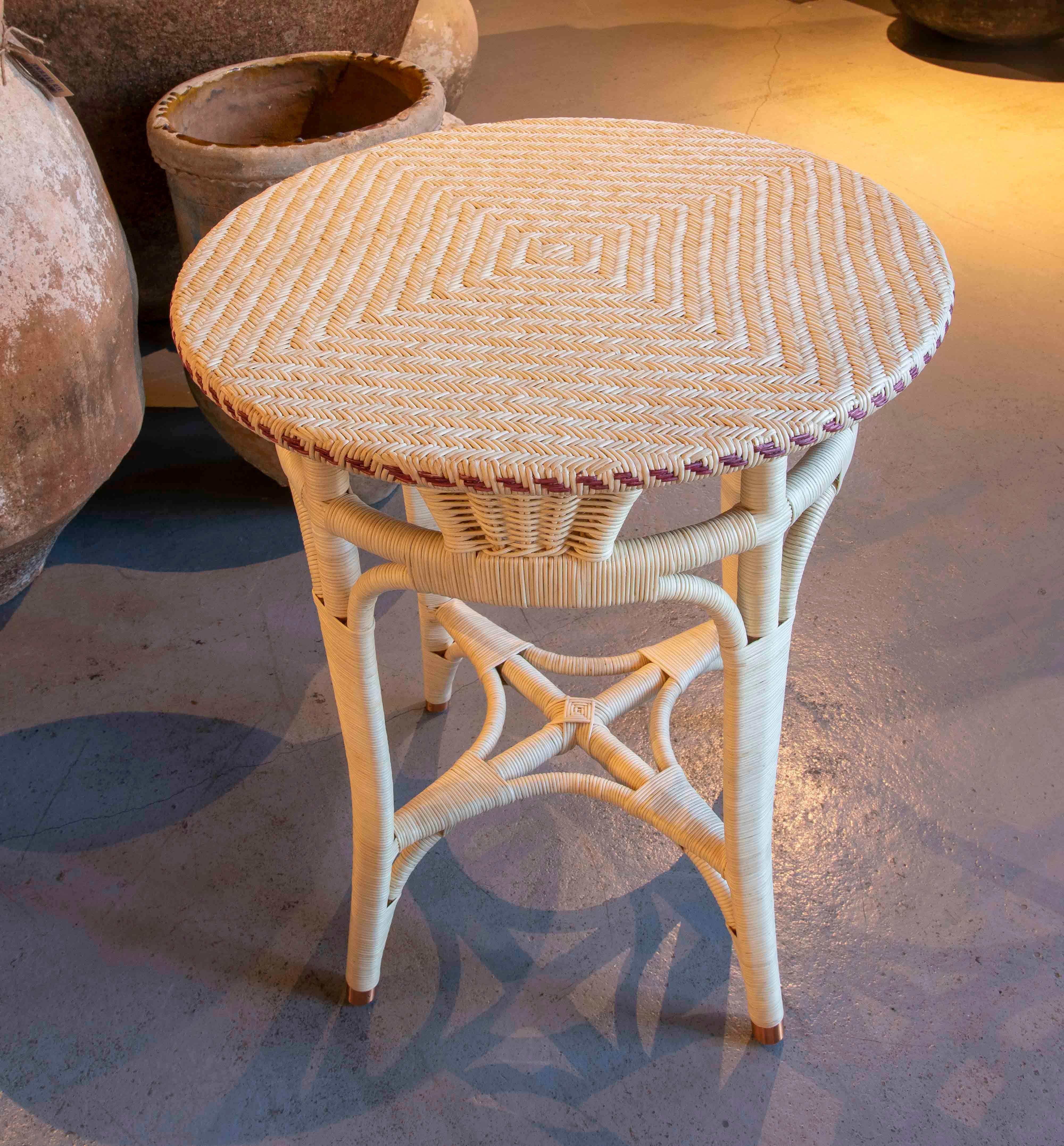 Handmade Round Wicker Side Table with brown Border  For Sale 2