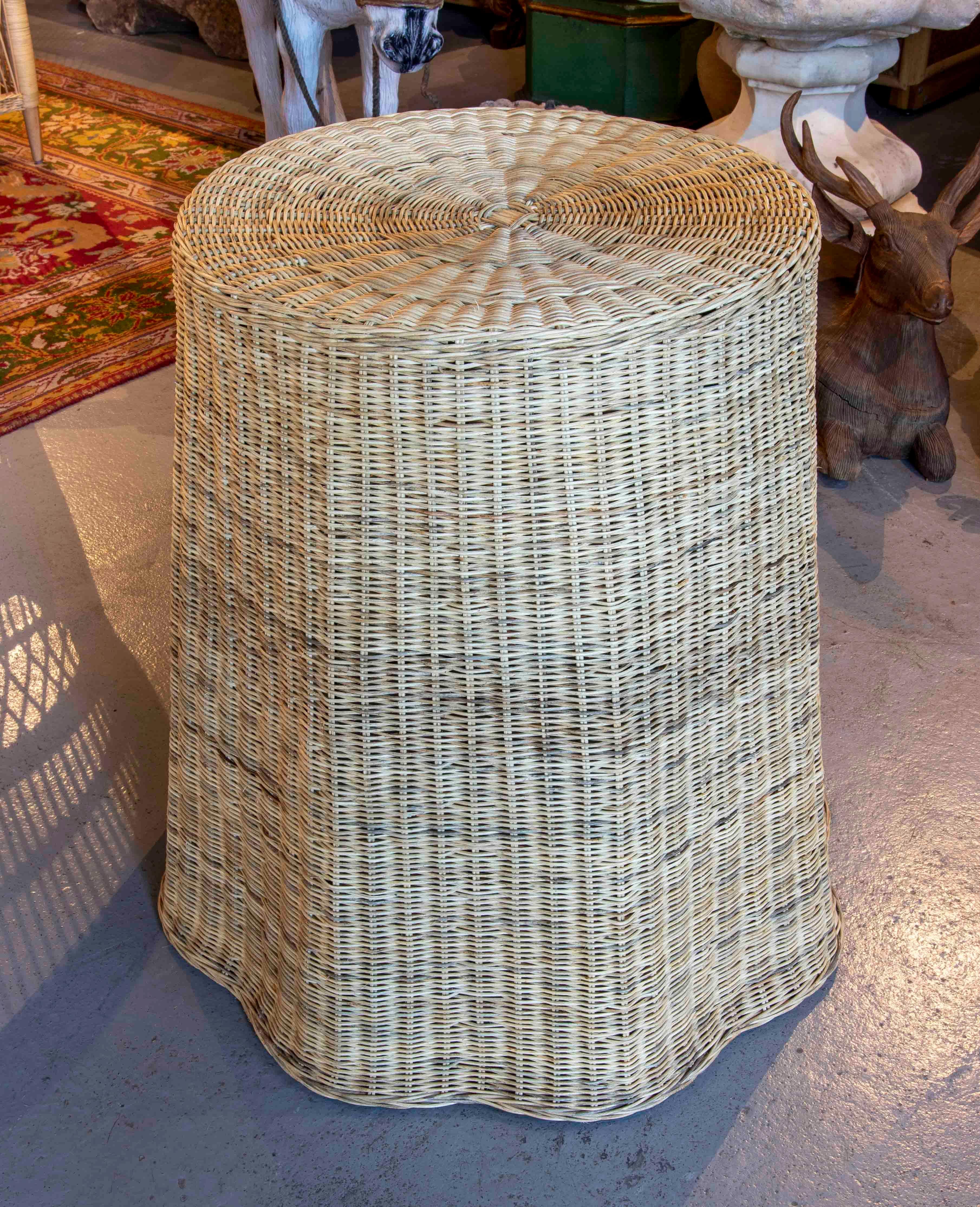 Handmade Round Wicker Side Table with Slings at the Bottom For Sale 1